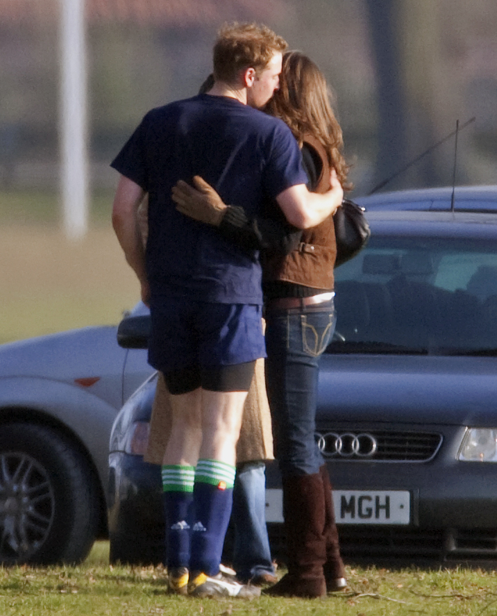 Prinz William und Kate Middleton, fotografiert am 18. März 2006 in Eton, England. | Quelle: Getty Images