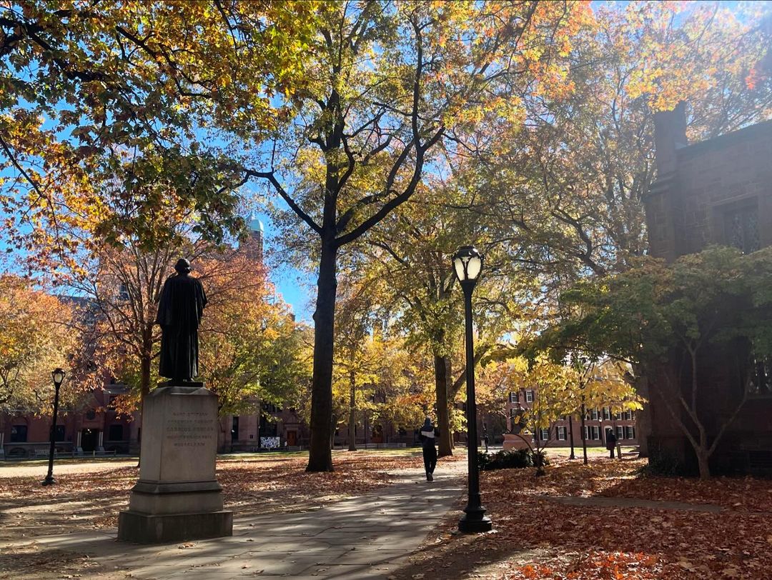 Ein Bild der Yale University, geteilt von Lynda Lopez, aus einem Beitrag vom 4. November 2024 | Quelle: Instagram/lyndalopez08/