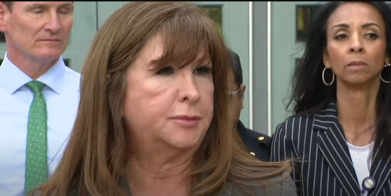 Dallas ISD Superintendent Stephanie Elizalde spricht auf einer Pressekonferenz über die Schießerei an der Wilmer-Hutchins High School am 15. April 2025 | Quelle: Youtube/FOX 4 Dallas-Fort Worth