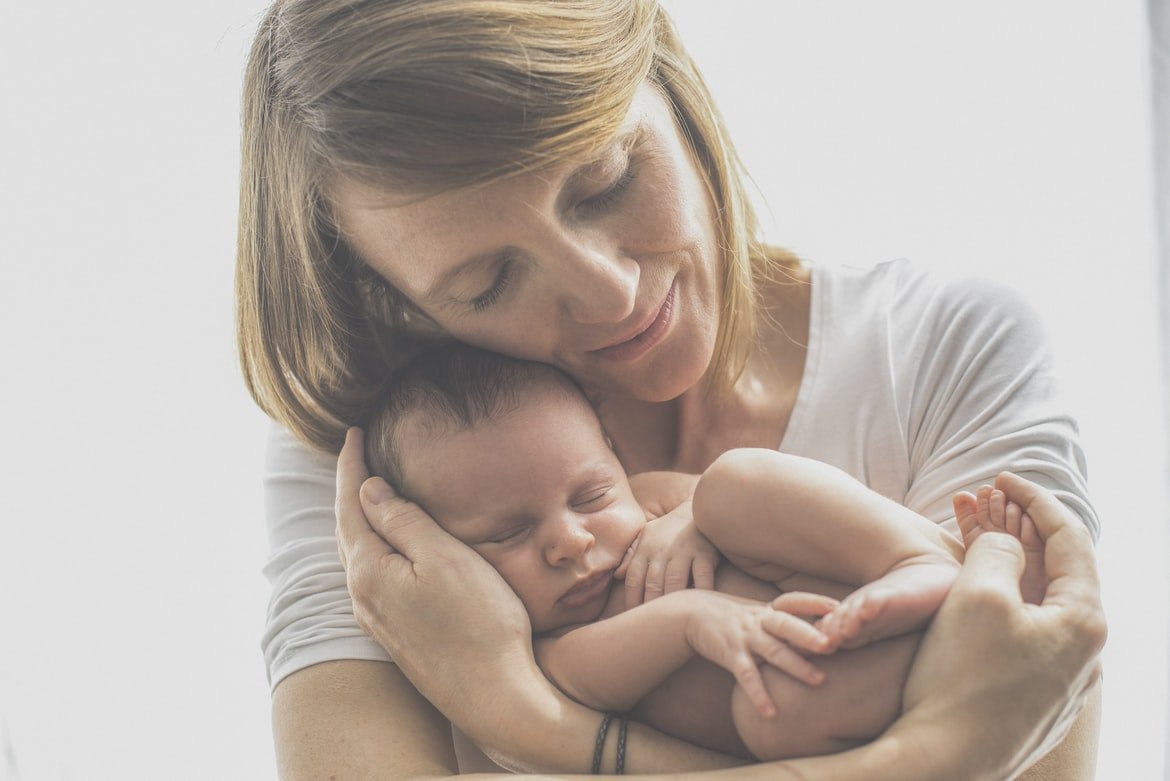 Anne starb und Frau Reimann kümmerte sich um das Baby | Quelle: Unsplash