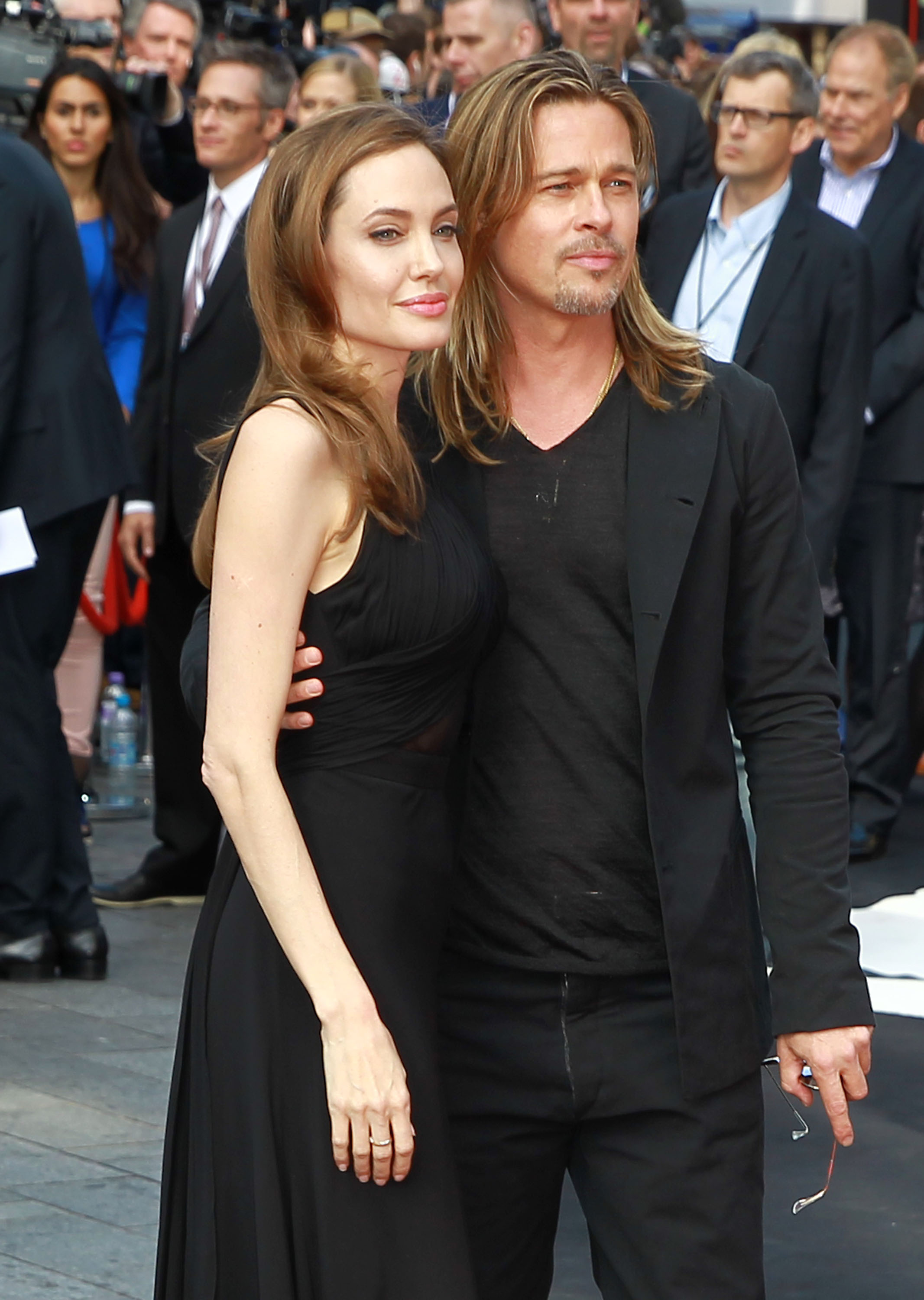 Brad Pitt und Angelina Jolie besuchen die Weltpremiere von "World War Z" im Empire Leicester Square in London, England, am 30. Juni 2013. | Quelle: Getty Images