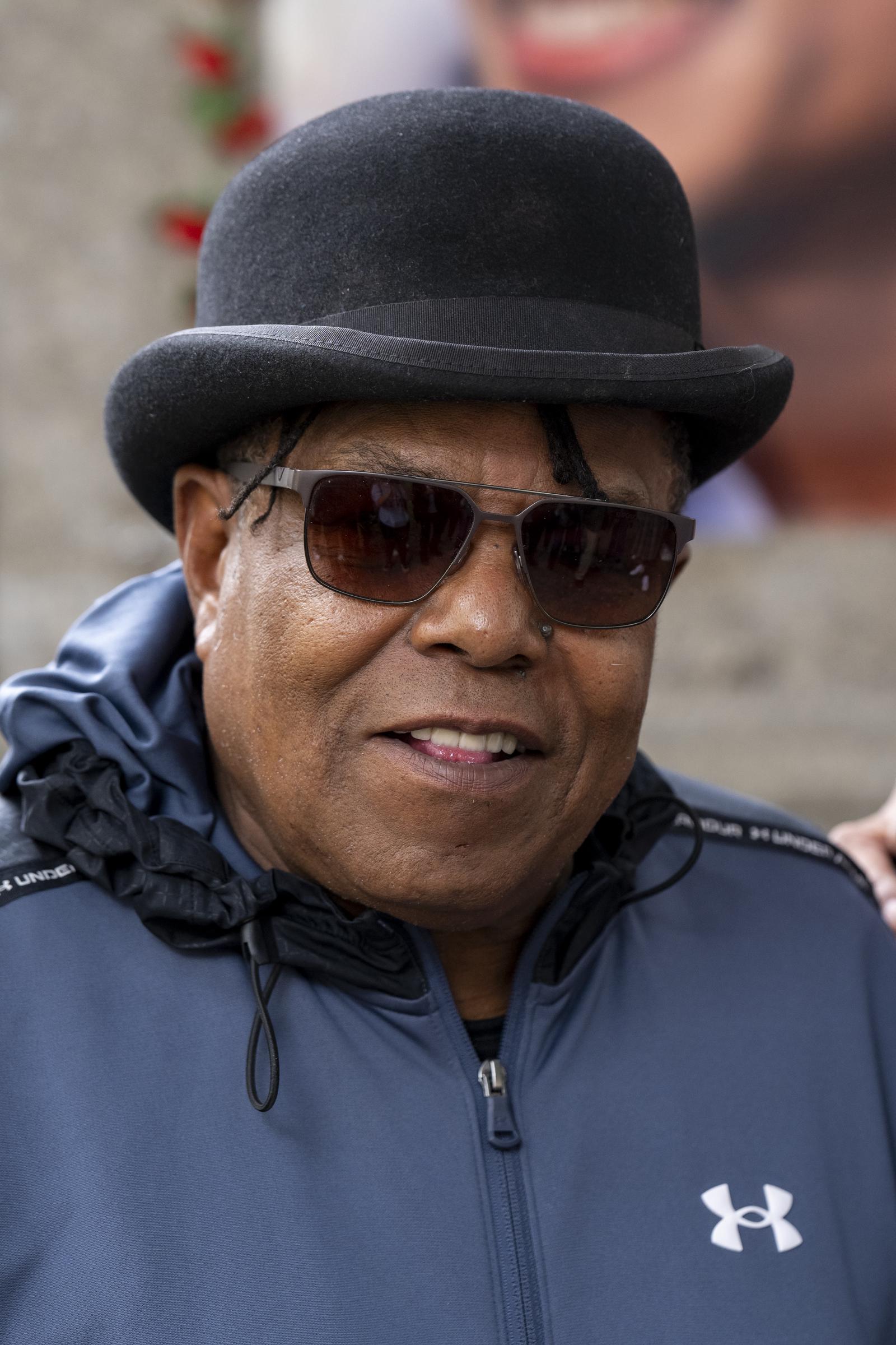 Tito Jackson vor dem Hotel Bayerischer Hof am 9. September 2024 | Quelle: Getty Images