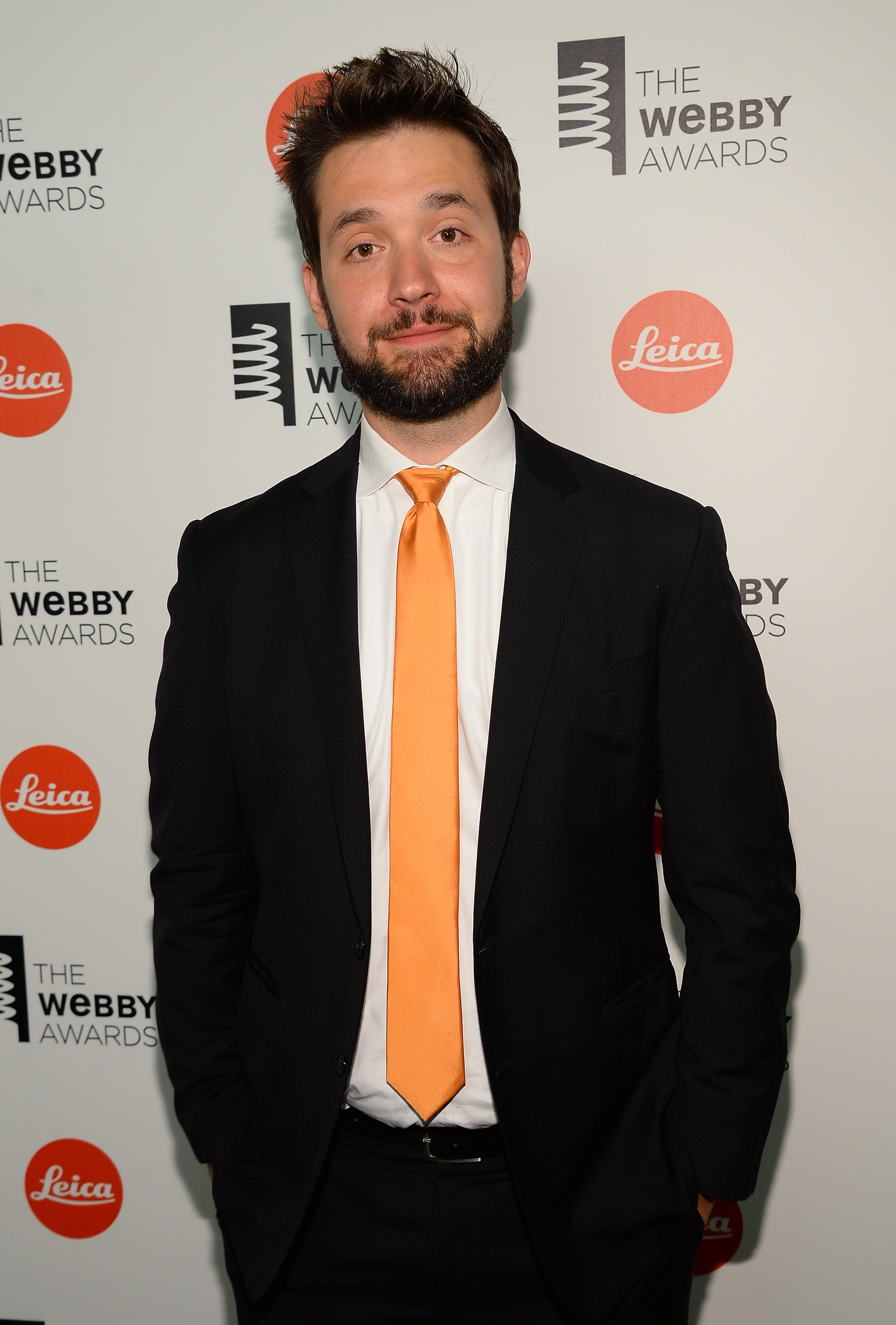 Alexis Ohanian posiert hinter der Bühne bei den 18th Annual Webby Awards am 19. Mai 2014 | Quelle: Getty Images