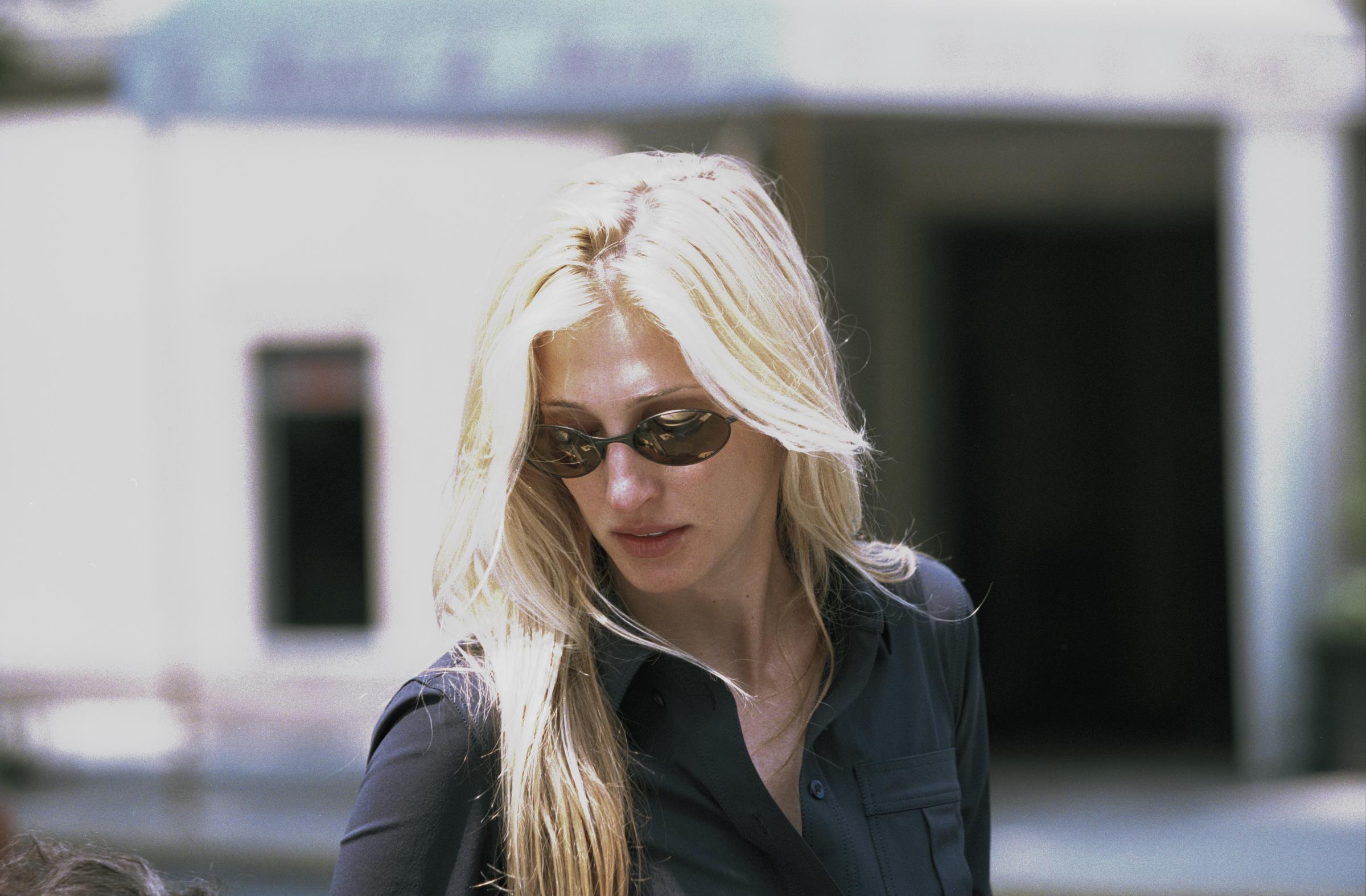 Carolyn Bessette auf der Madison Avenue in New York | Quelle: Getty Images