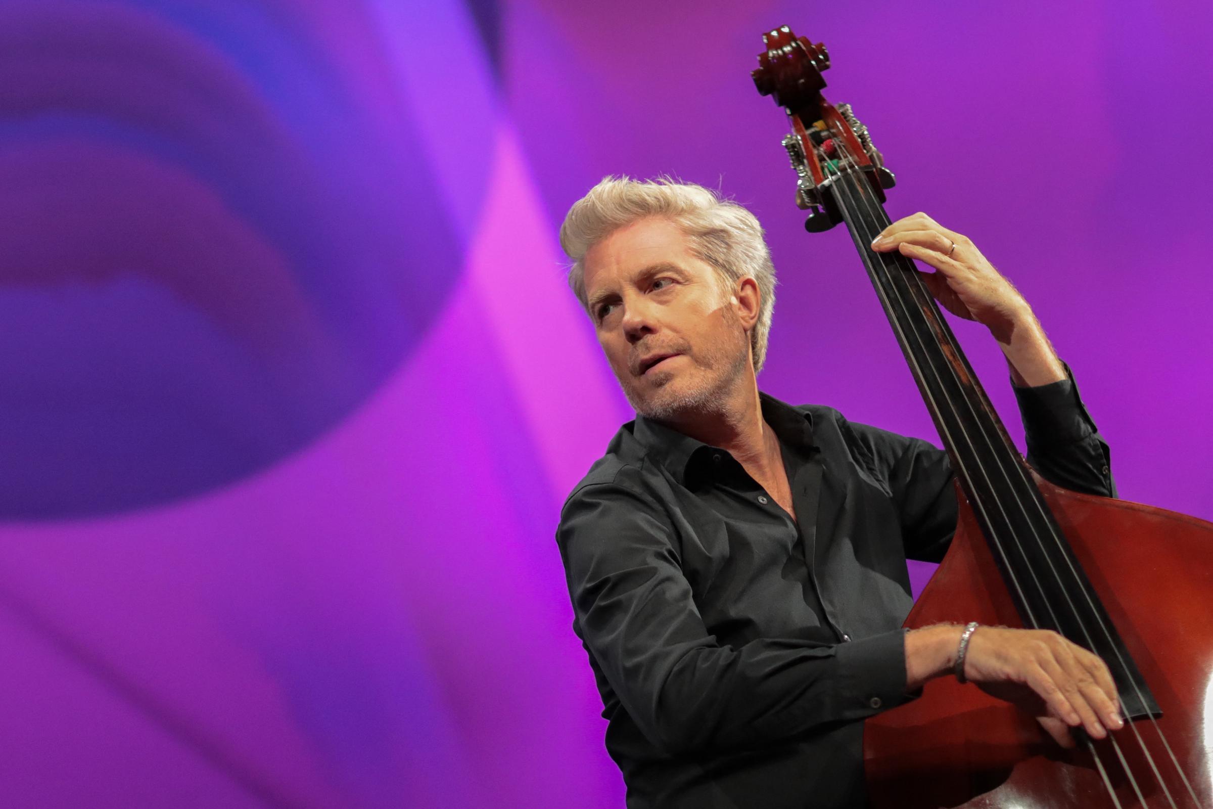 Kyle Eastwood bei einem Auftritt während einer Ehrung für den Filmemacher und US-Regisseur Jerry Schatzberg im Rahmen des 49. American Film Festival of Deauville am 1. September 2023. | Quelle: Getty Images