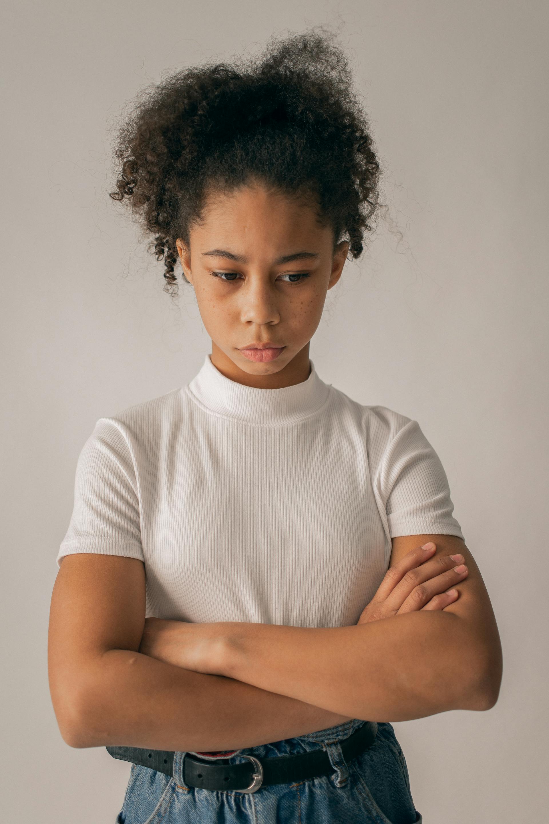 Ein verärgertes Teenager-Mädchen | Quelle: Pexels