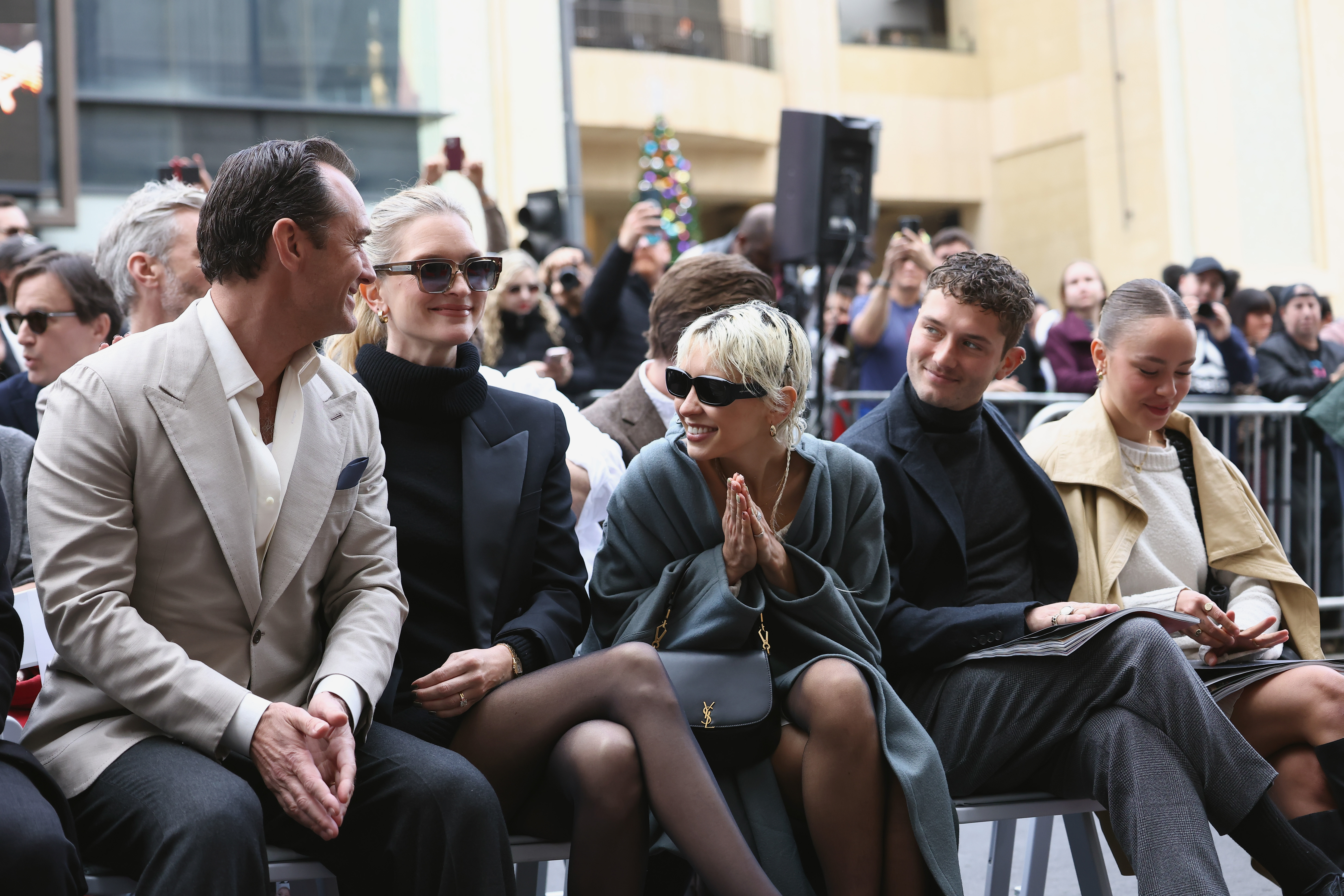 Jude Law, Phillipa Coan, Iris Law, Raff Law, und Rosa Ramirez am 12. Dezember 2024 in Hollywood, Kalifornien | Quelle: Getty Images