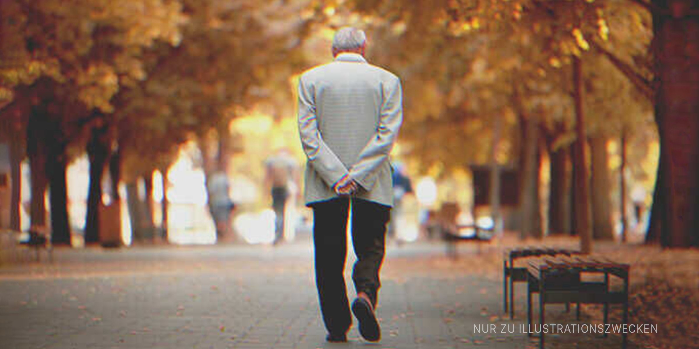 Älterer Mann in einem Park | Quelle: Shutterstock