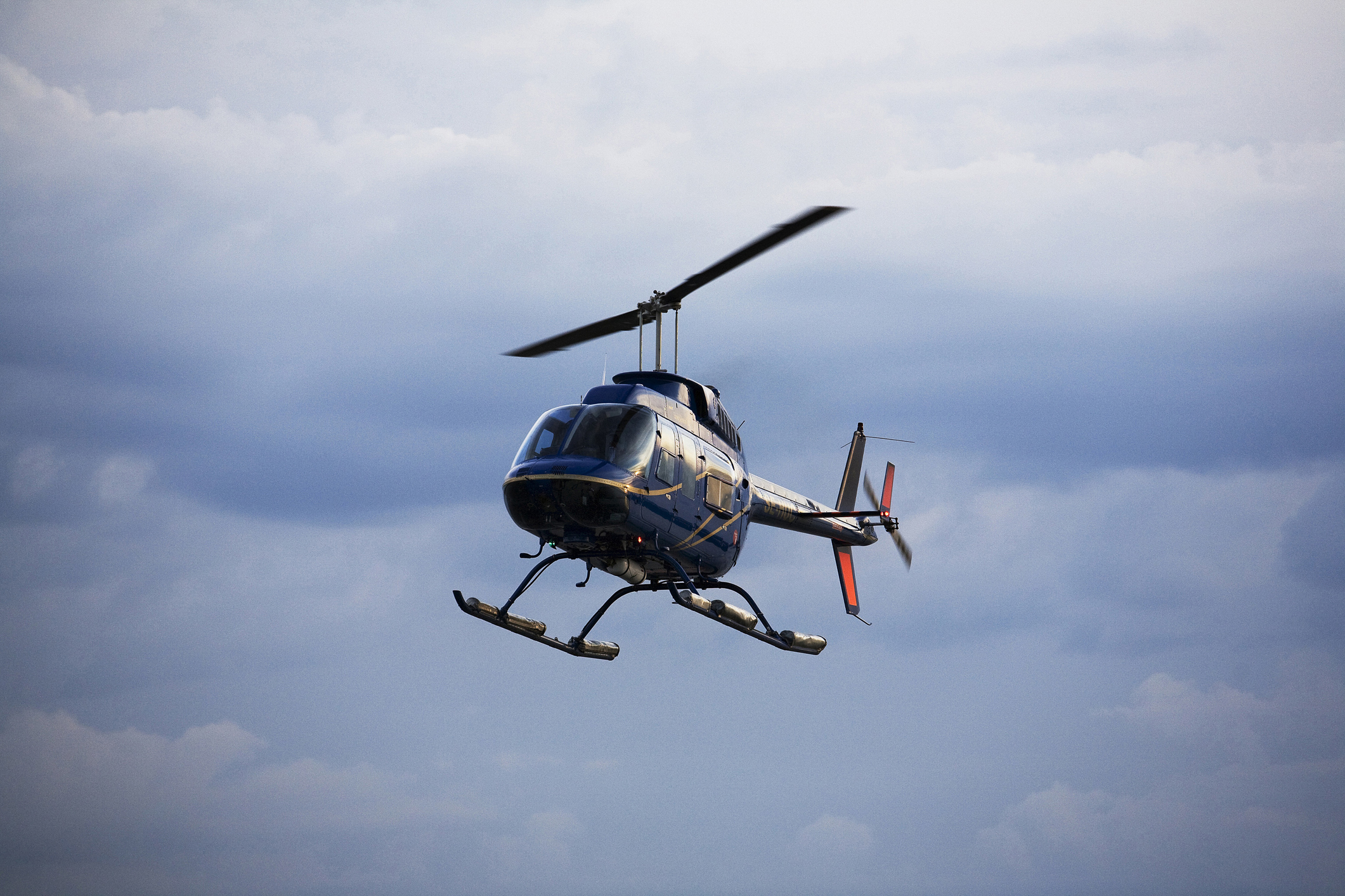 Helicopter in Flight | Source: Getty Images Hubschrauber im Flug | Quelle: Getty Images