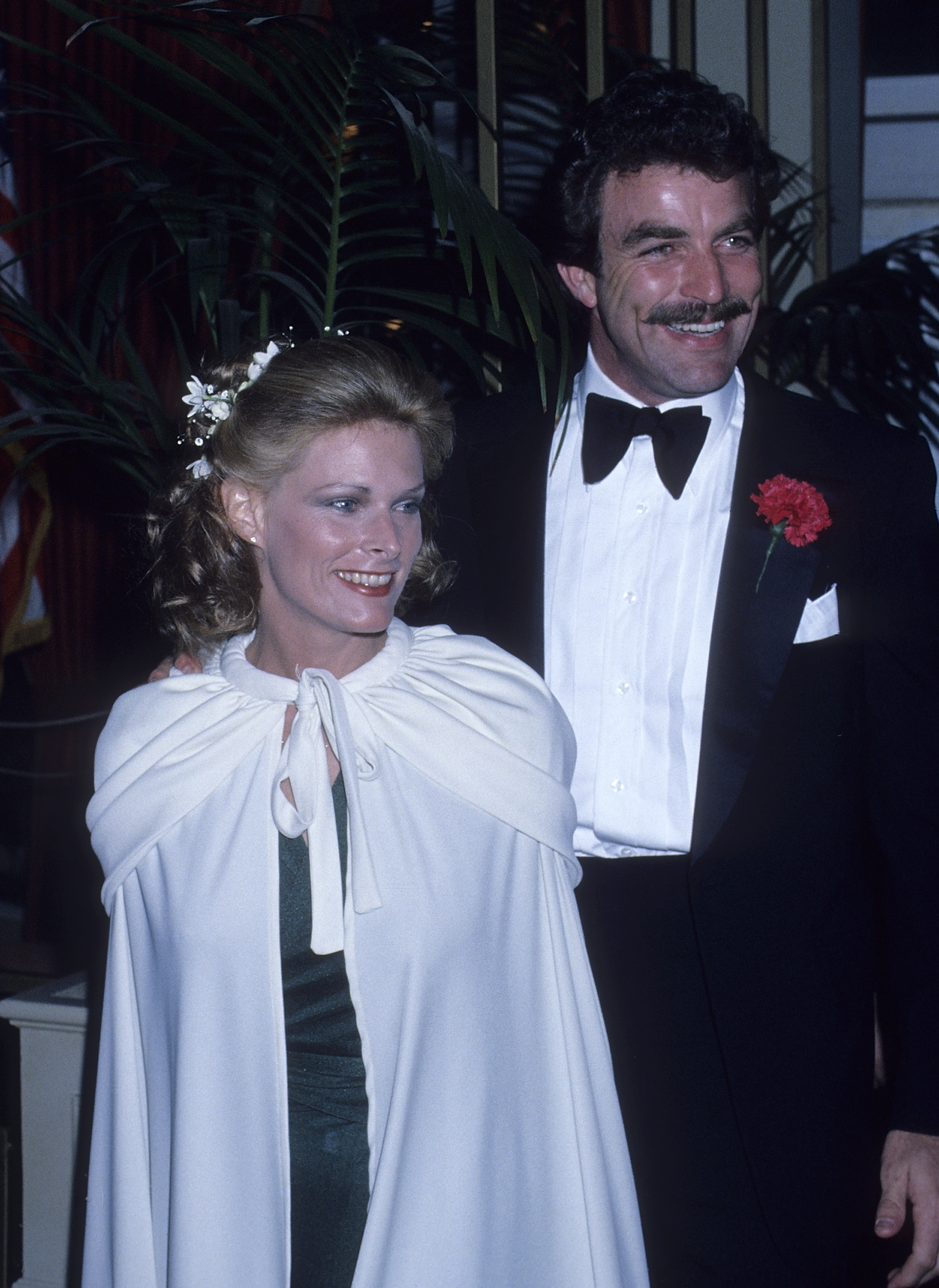 Jacqueline Ray und Tom Selleck besuchen die 35. jährlichen Golden Globe Awards am 28. Januar 1978 in Beverly Hills, Kalifornien. | Quelle: Getty Images