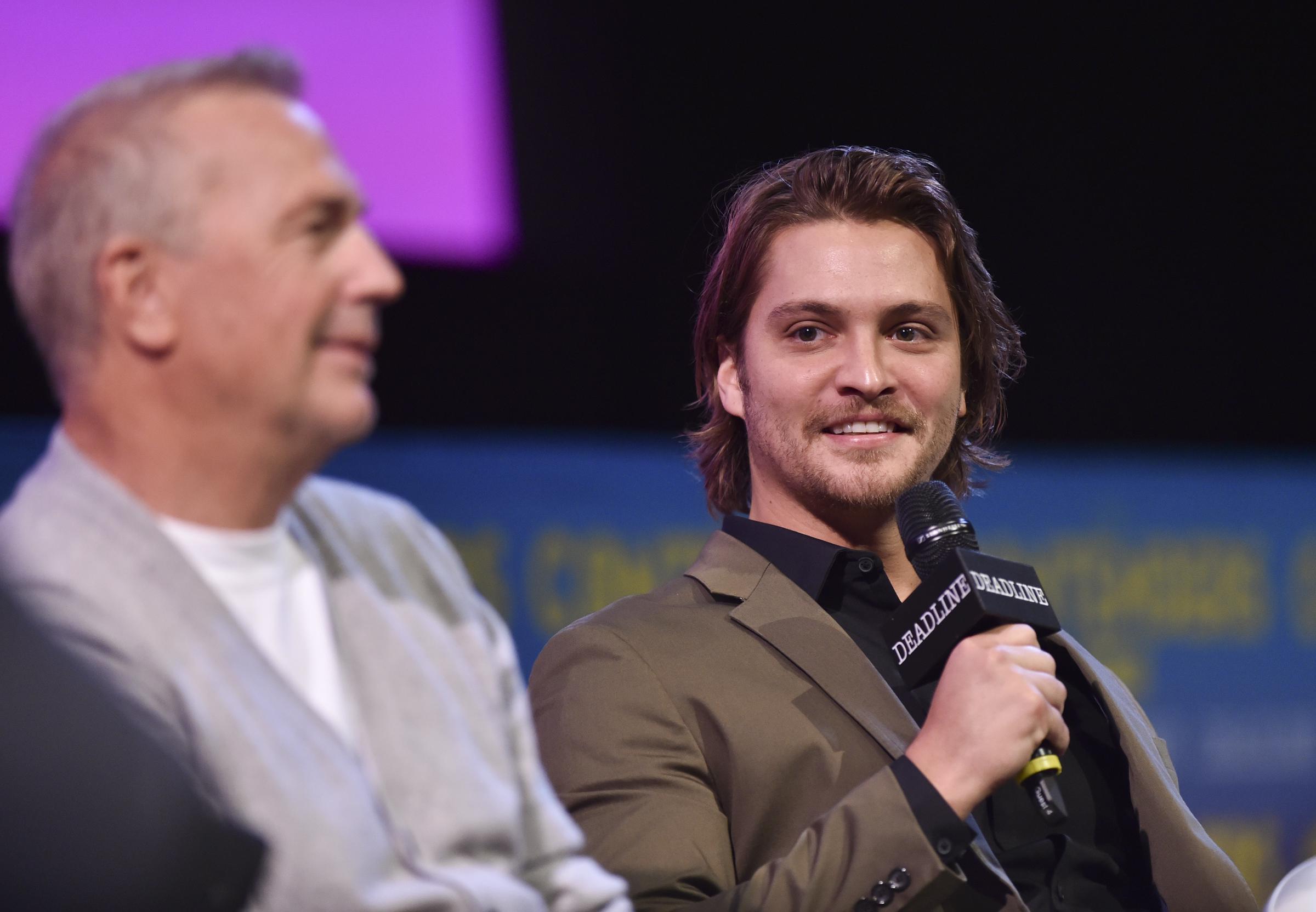 Kevin Costner und Luke Grimes bei einer Veranstaltung von Deadline in Los Angeles, Kalifornien am 7. April 2019 | Quelle: Getty Images