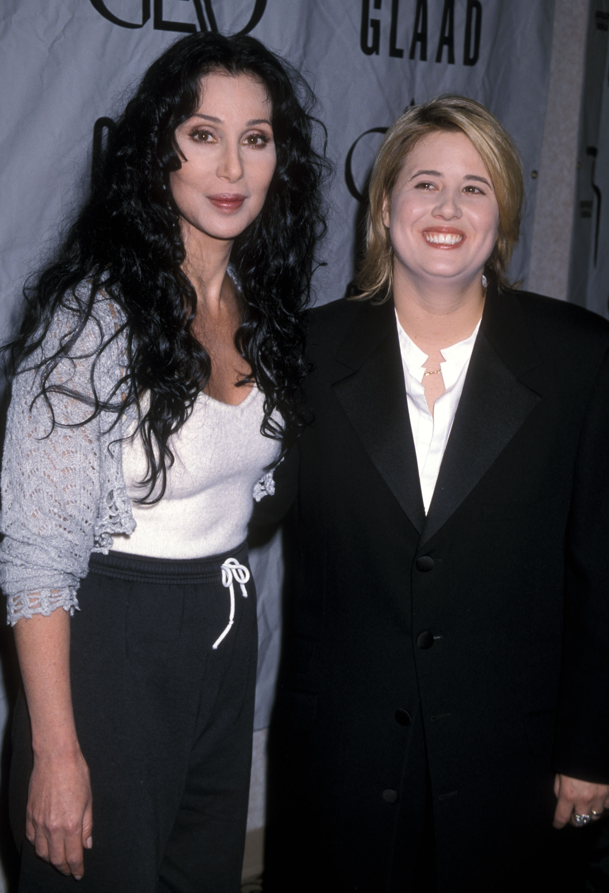 Cher und Chastity Bono bei den Ninth Annual GLAAD Media Awards am 19. April 1998 in Los Angeles, Kalifornien | Quelle: Getty Images