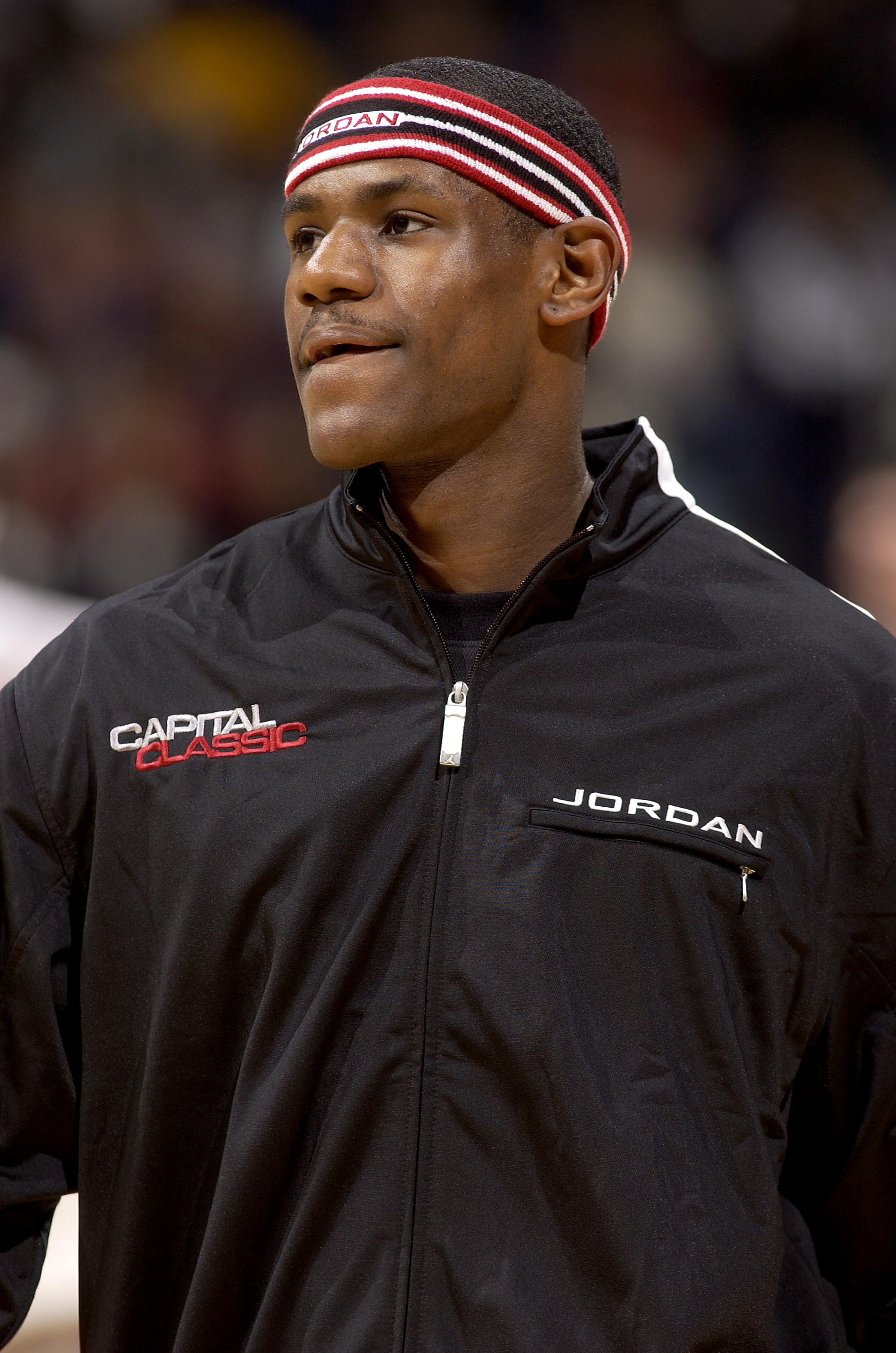LeBron James wärmt sich vor dem Jordan Capital Classic am 17. April 2003 in Washington DC auf | Quelle: Getty Images