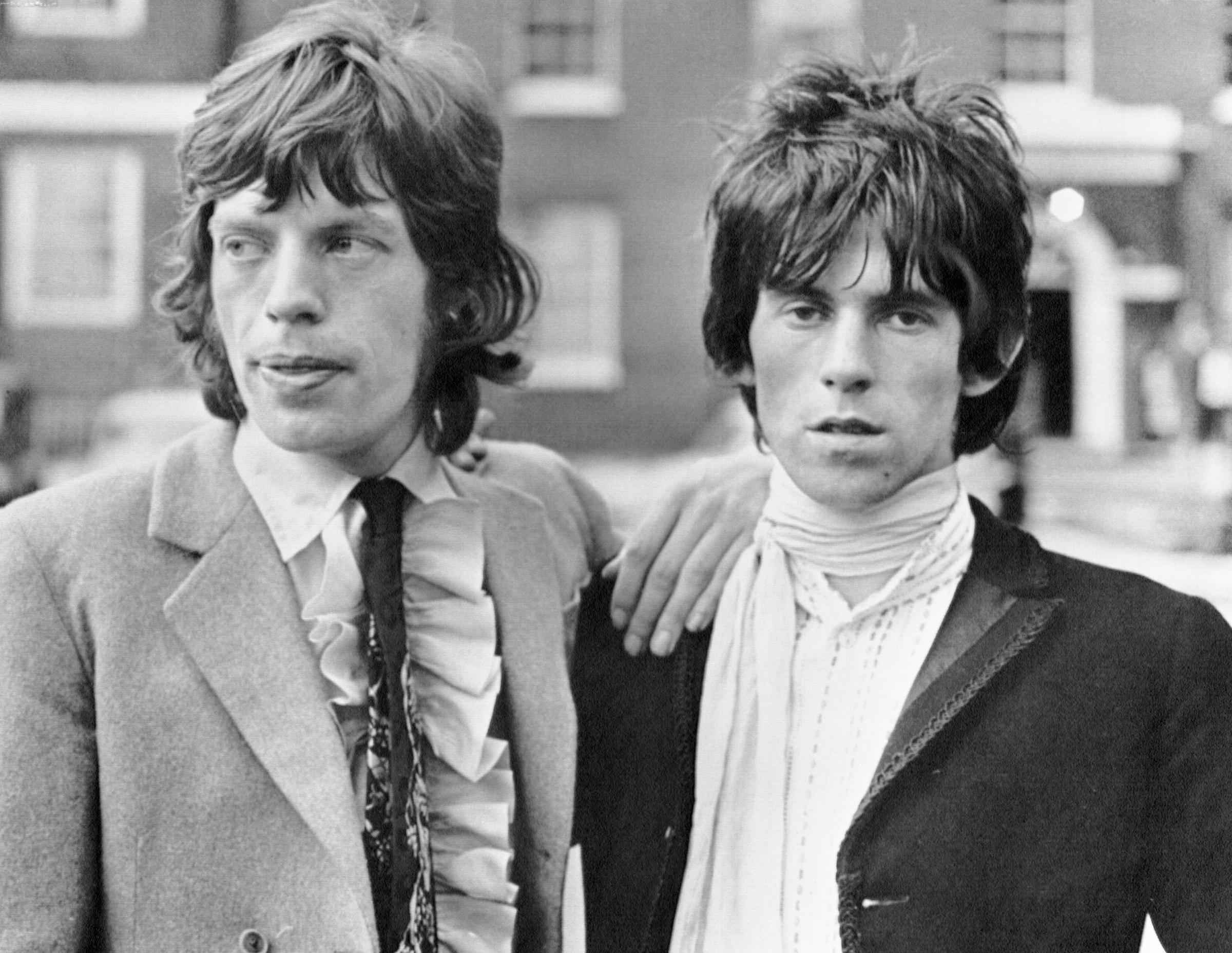 Mick Jagger und Keith Richards, aufgenommen am 1. Juli 1967 | Quelle: Getty Images