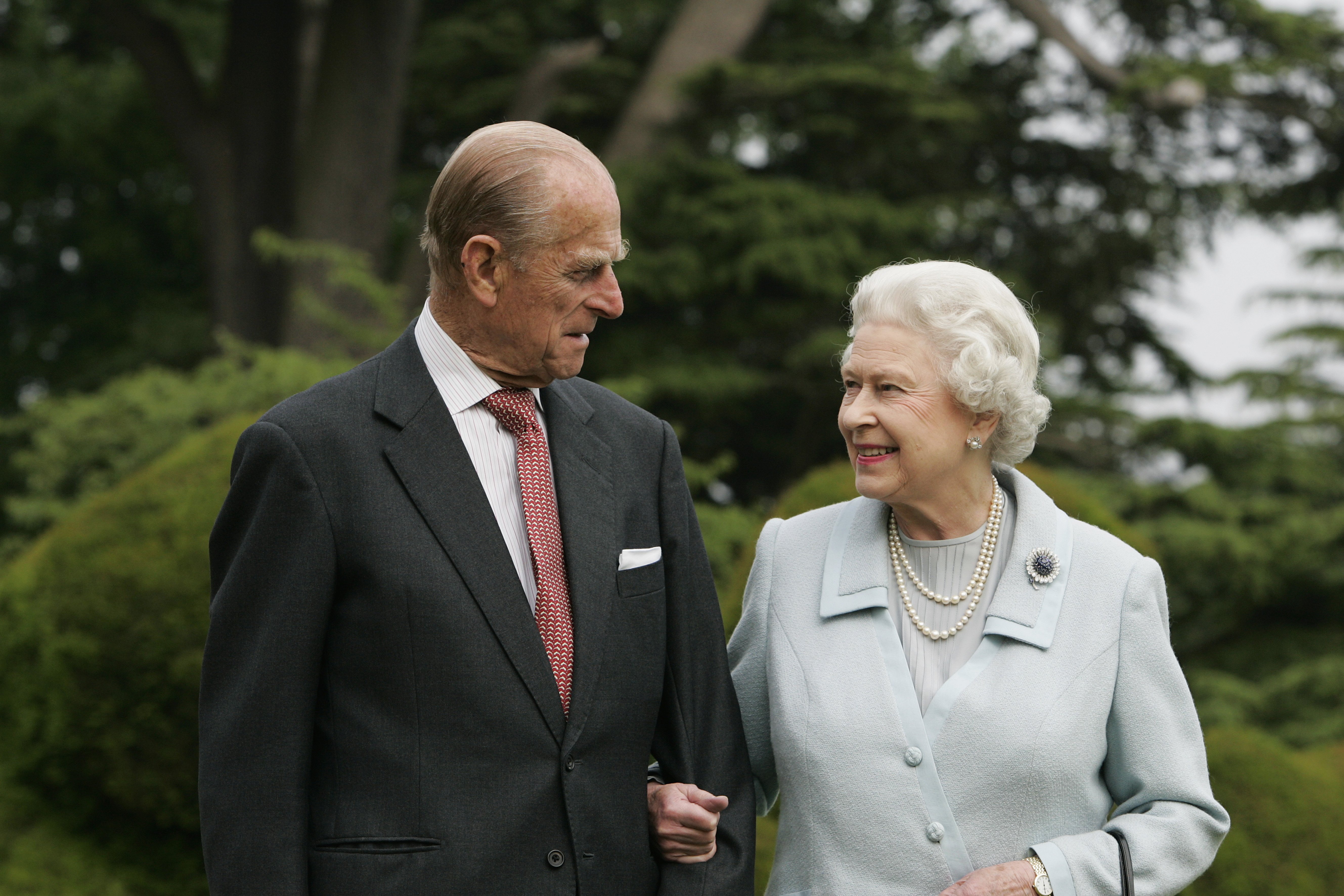 Prinz Philip und Königin Elizabeth II. in Hampshire 2007. | Quelle: Getty Images