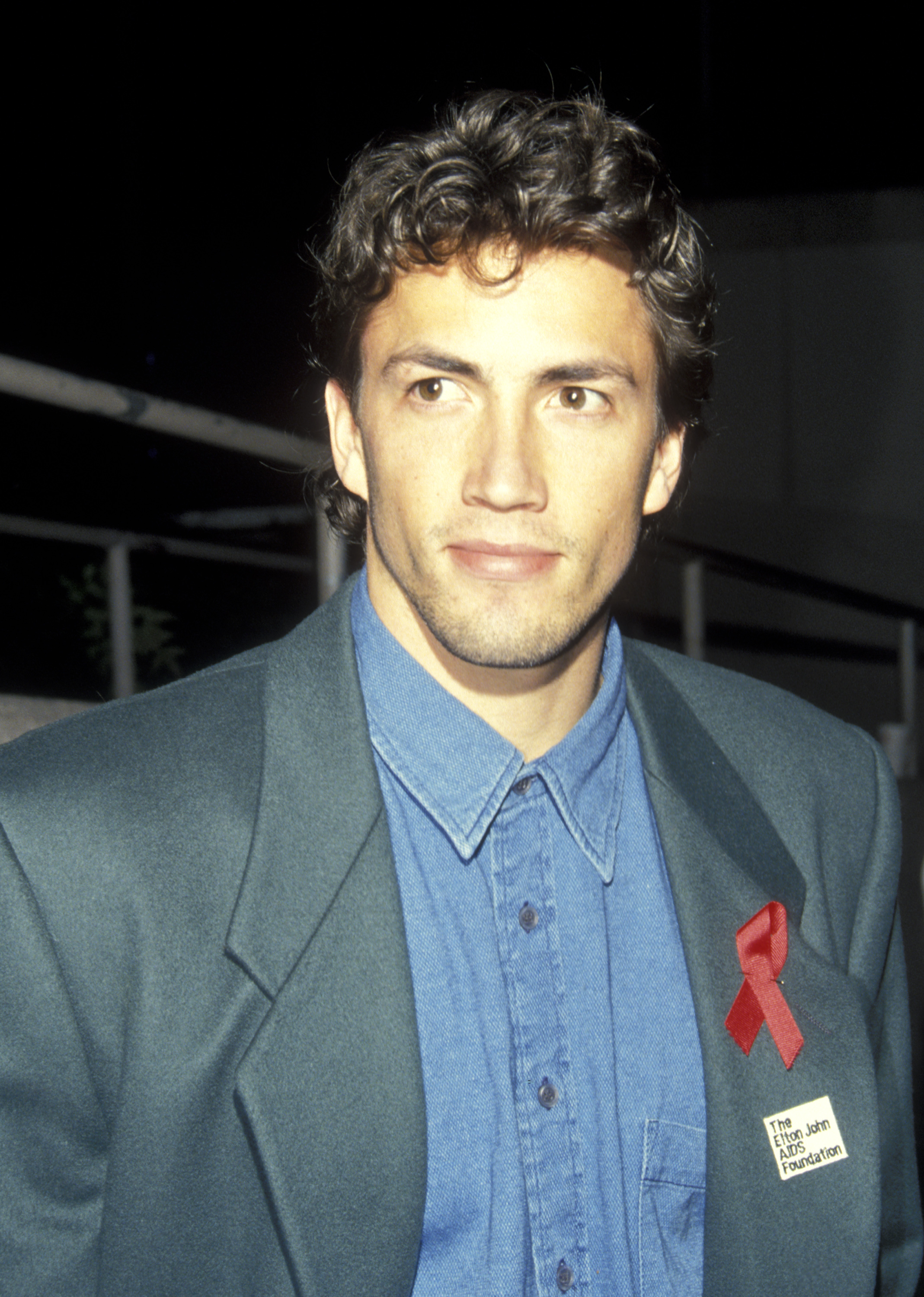 Der Schauspieler besucht die 1st Annual Elton John AIDS Foundation Oscar Party am 29. März 1993 | Quelle: Getty Images