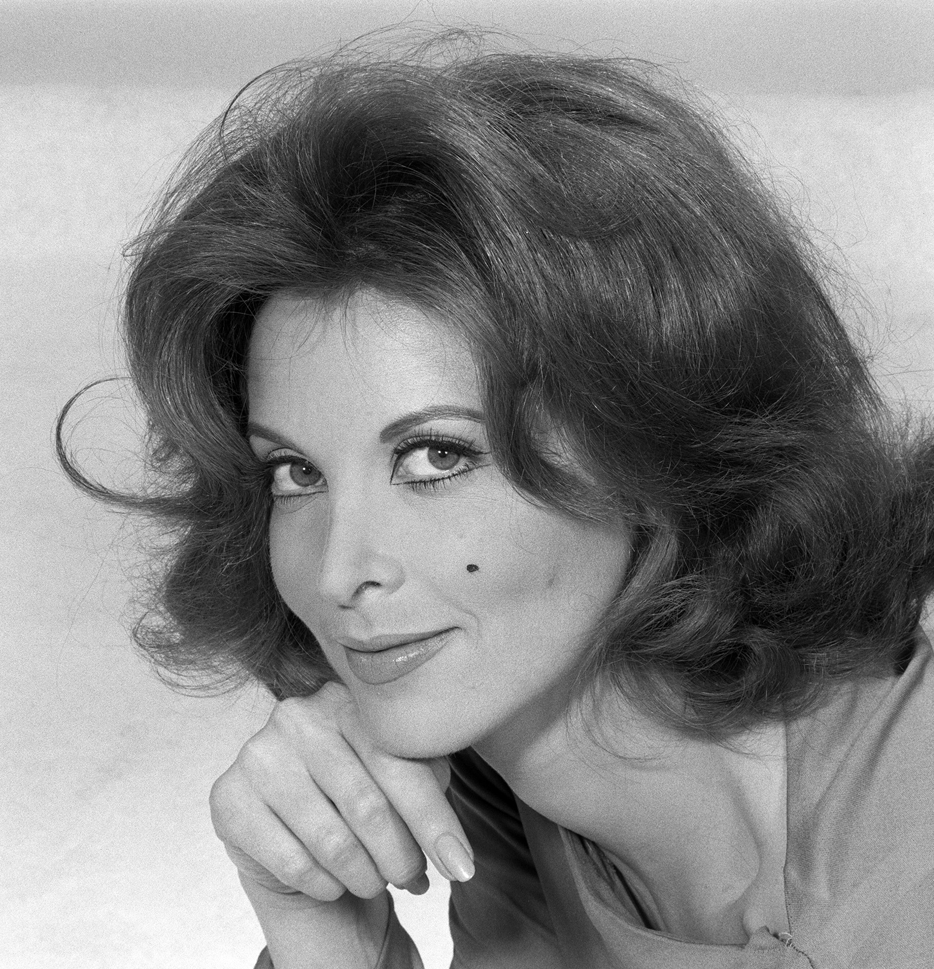 Tina Louise, fotografiert am 12. Juni 1964 in Los Angeles, Kalifornien. | Quelle: Getty Images