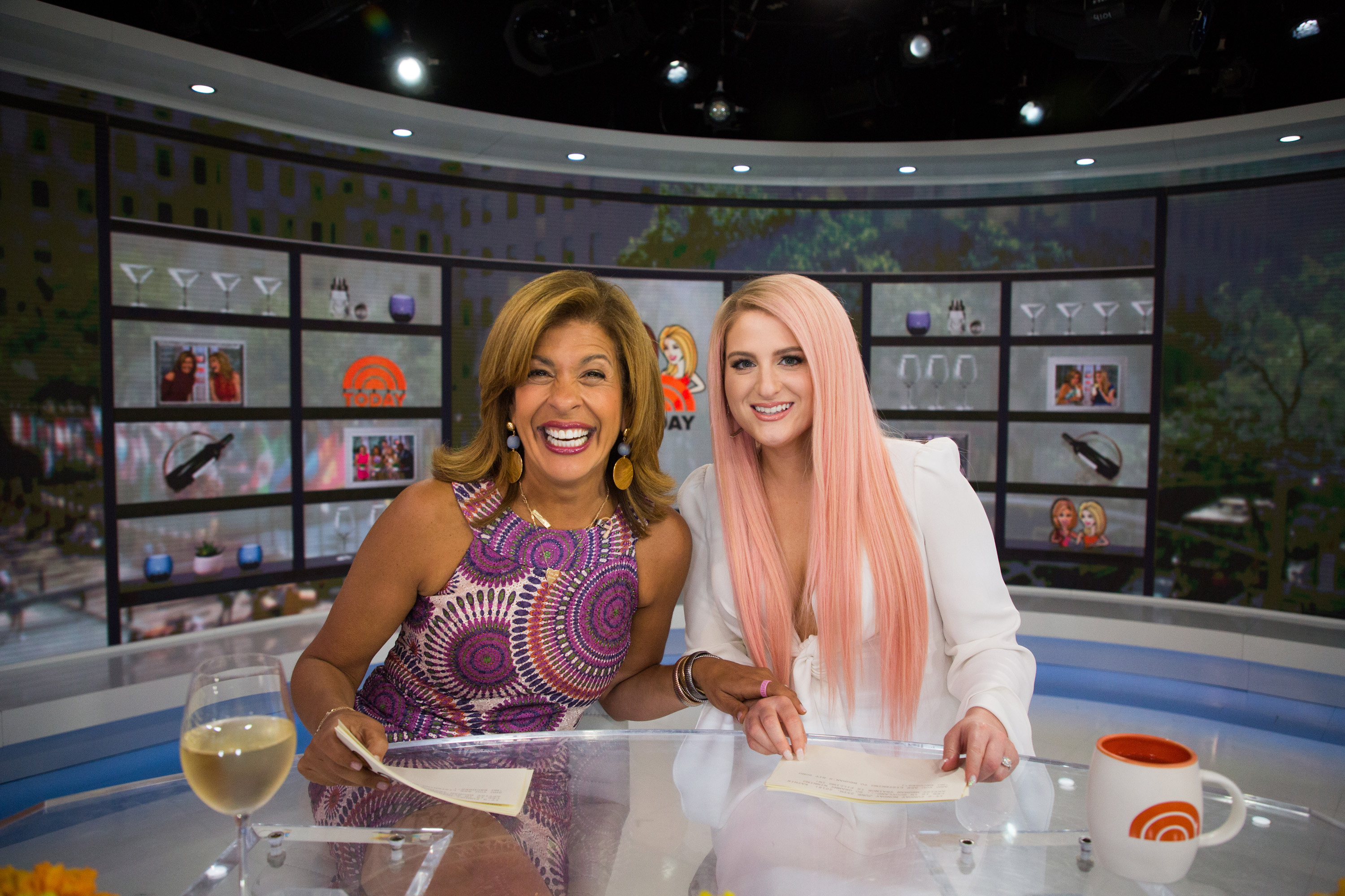 Hoda Kotb und Meghan Trainor am 25. Juni 2018 | Quelle: Getty Images