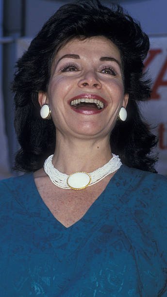 Annette Funicello nimmt an der Pressekonferenz für "Back To The Beach" im World Trade Center in New York City am 28. Juli 1987 teil. | Quelle: Getty Images