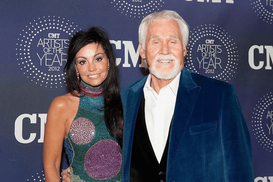 Wanda Rogers und Kenny Rogers bei den 2012 CMT "Artists Of The Year" Awards in The Factory At Franklin am 03.12.12 in Franklin, Tennessee. | Quelle: Getty Images