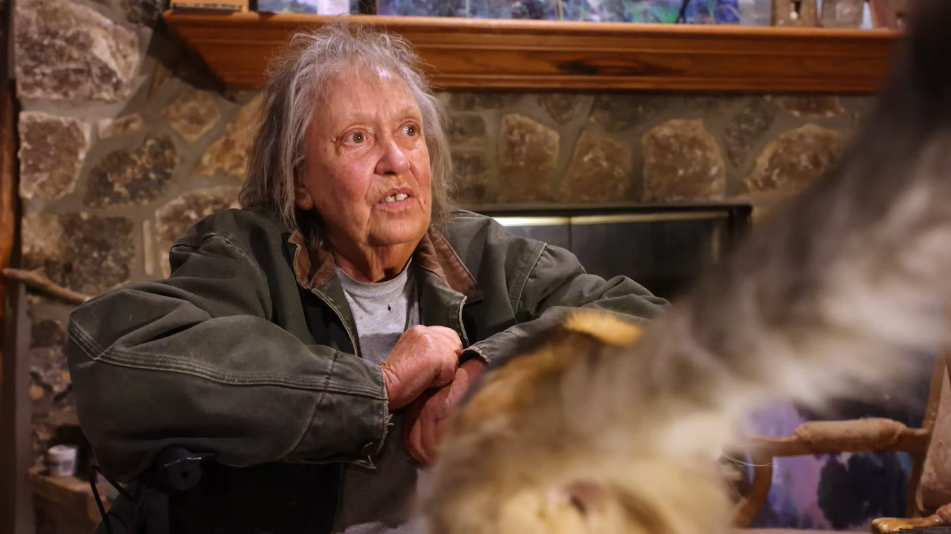 Shelley Duvall am Set von "The Forrest Hills", 2023 | Quelle: YouTube/TheForrestHills