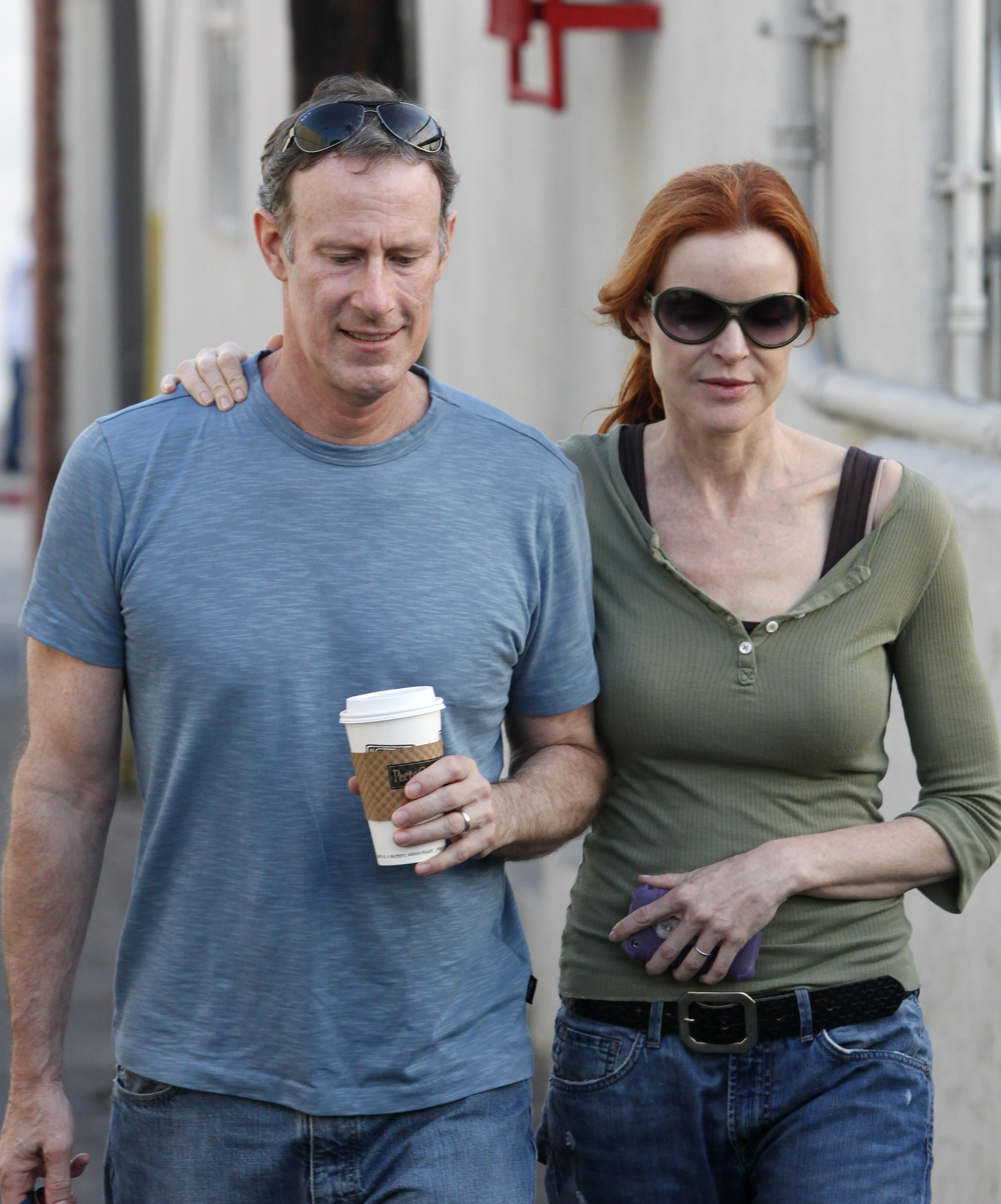 Tom Mahoney und Marcia Cross wurden am 24. Oktober 2009 in Los Angeles, Kalifornien, in Brentwood gesichtet. | Quelle: Getty Images