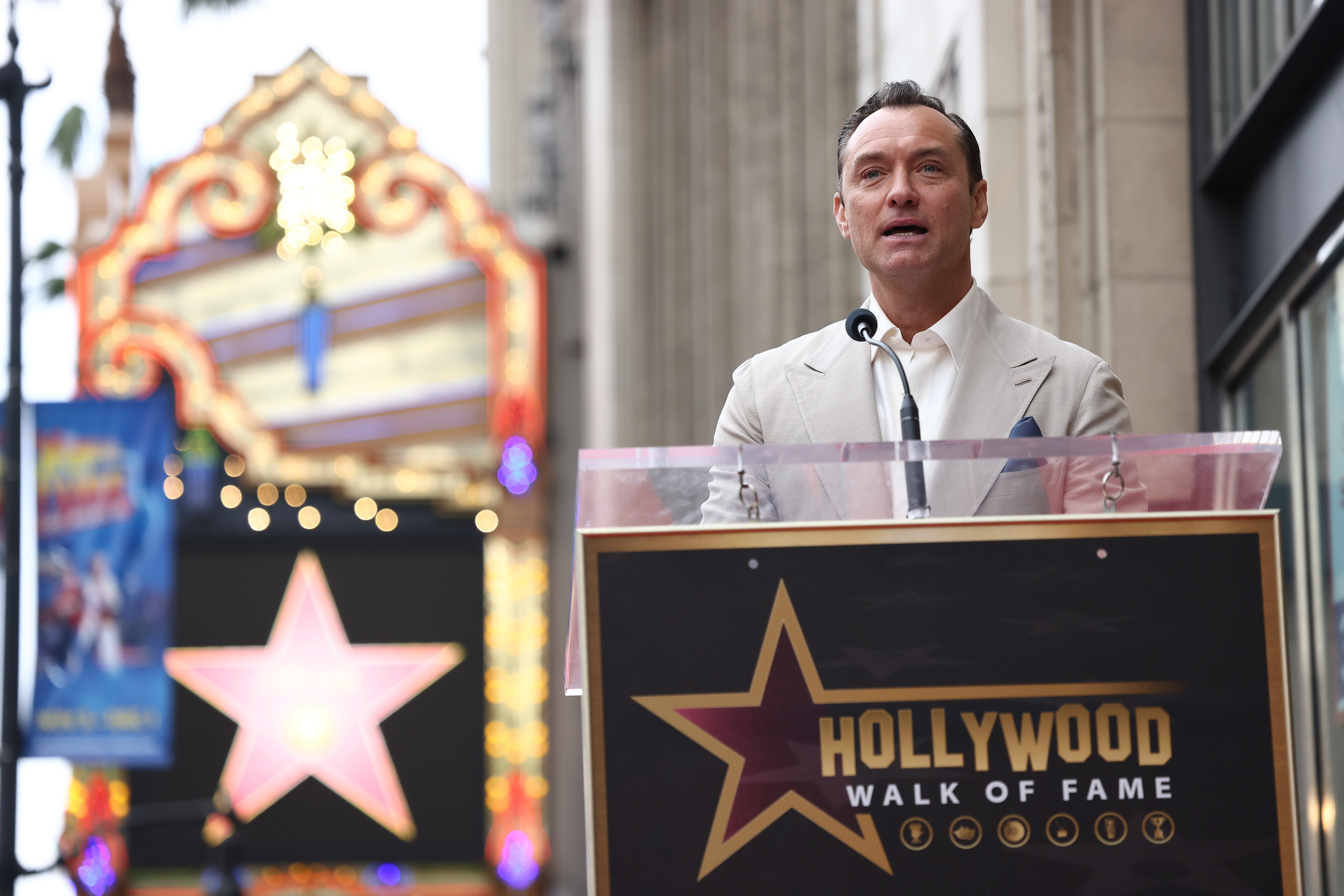 Jude Law bei der Verleihung seines Hollywood Walk of Fame Sterns am 12. Dezember 2024 in Hollywood, Kalifornien | Quelle: Getty Images