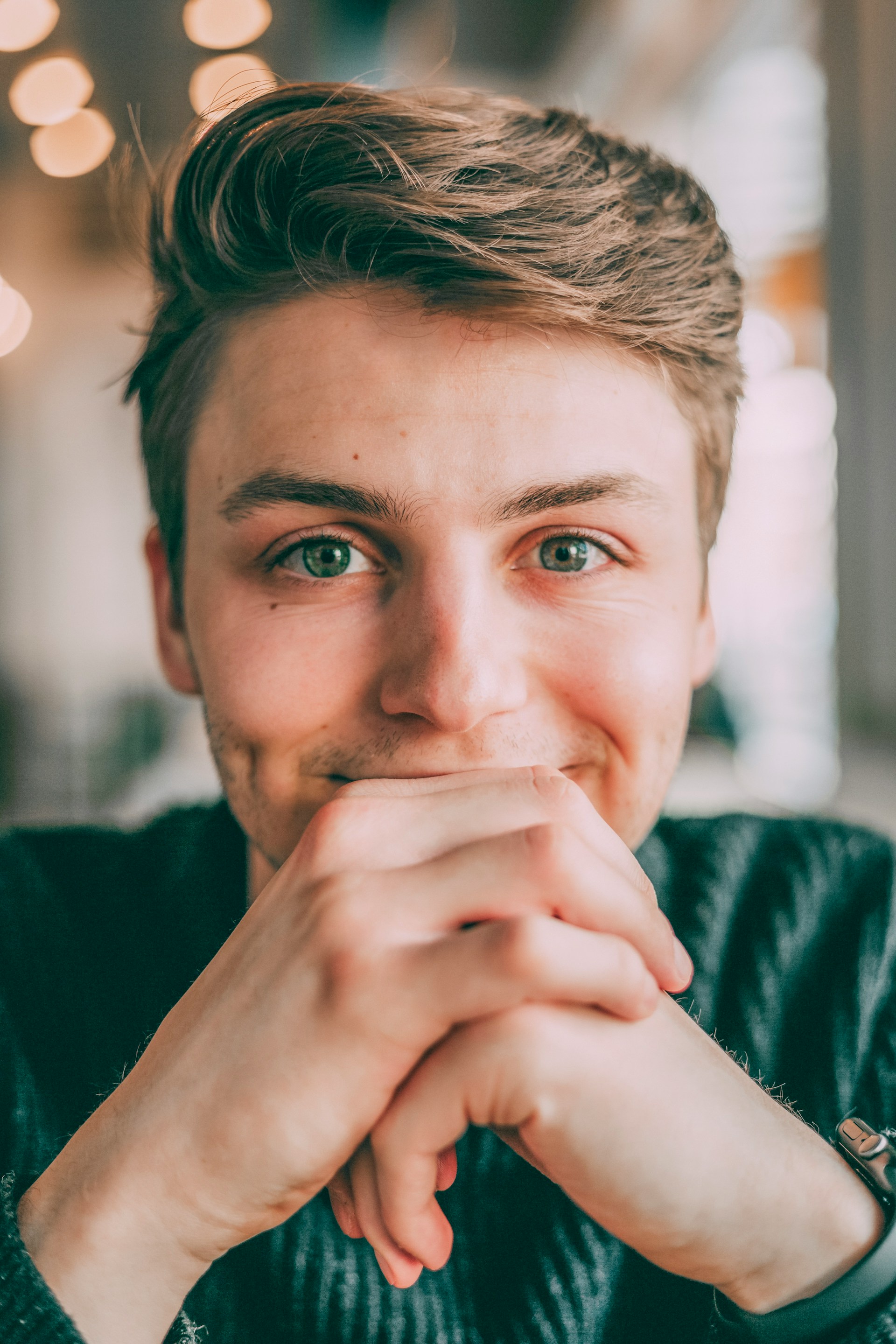 Ein lächelnder Mann | Quelle: Unsplash
