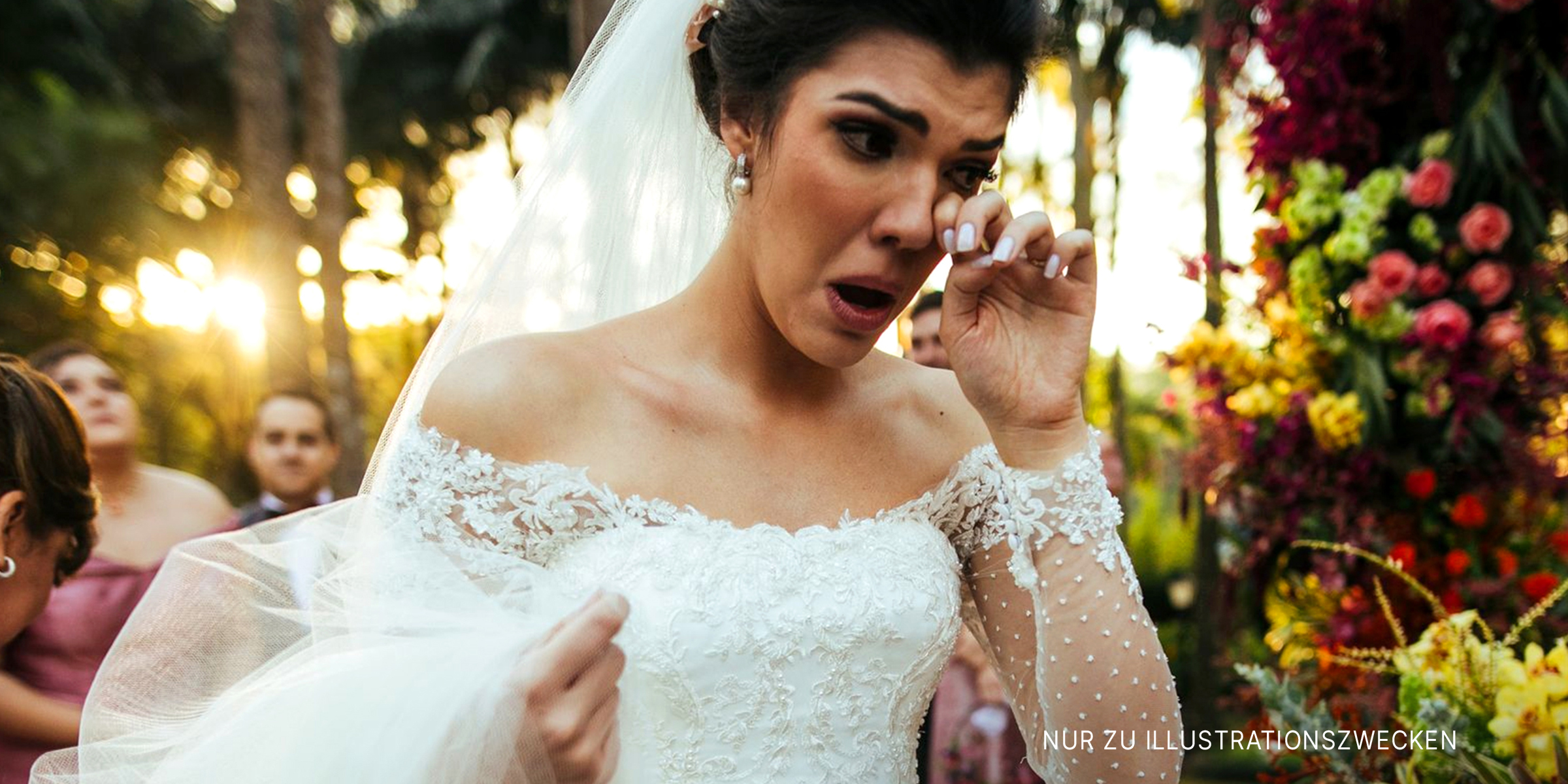 Eine weinende Braut vor dem Altar | Quelle: Getty Images