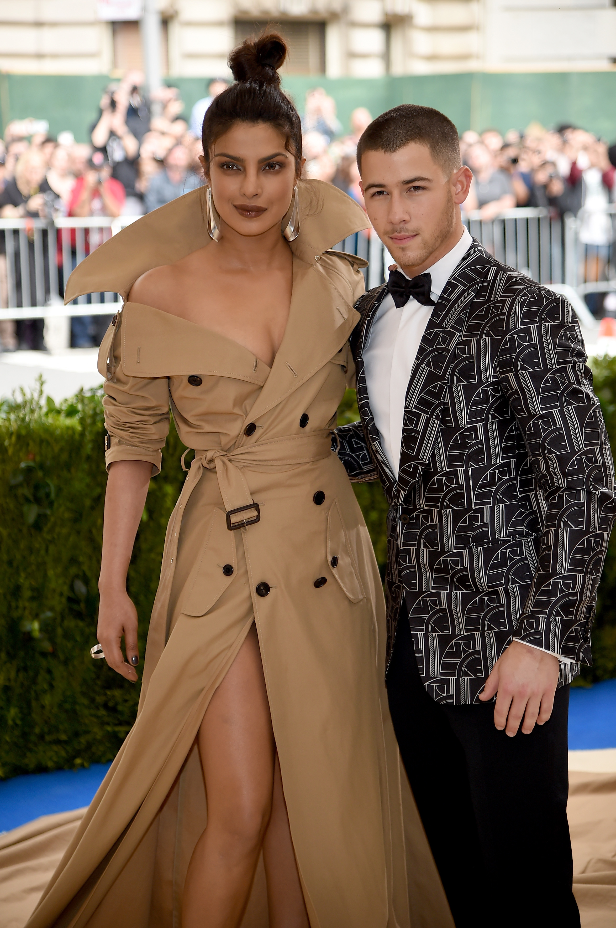 Priyanka Chopra und Nick Jonas bei der "Rei Kawakubo/Comme des Garcons: Art Of The In-Between" Costume Institute Gala im Metropolitan Museum of Art am 1. Mai 2017 in New York. | Quelle: Getty Images
