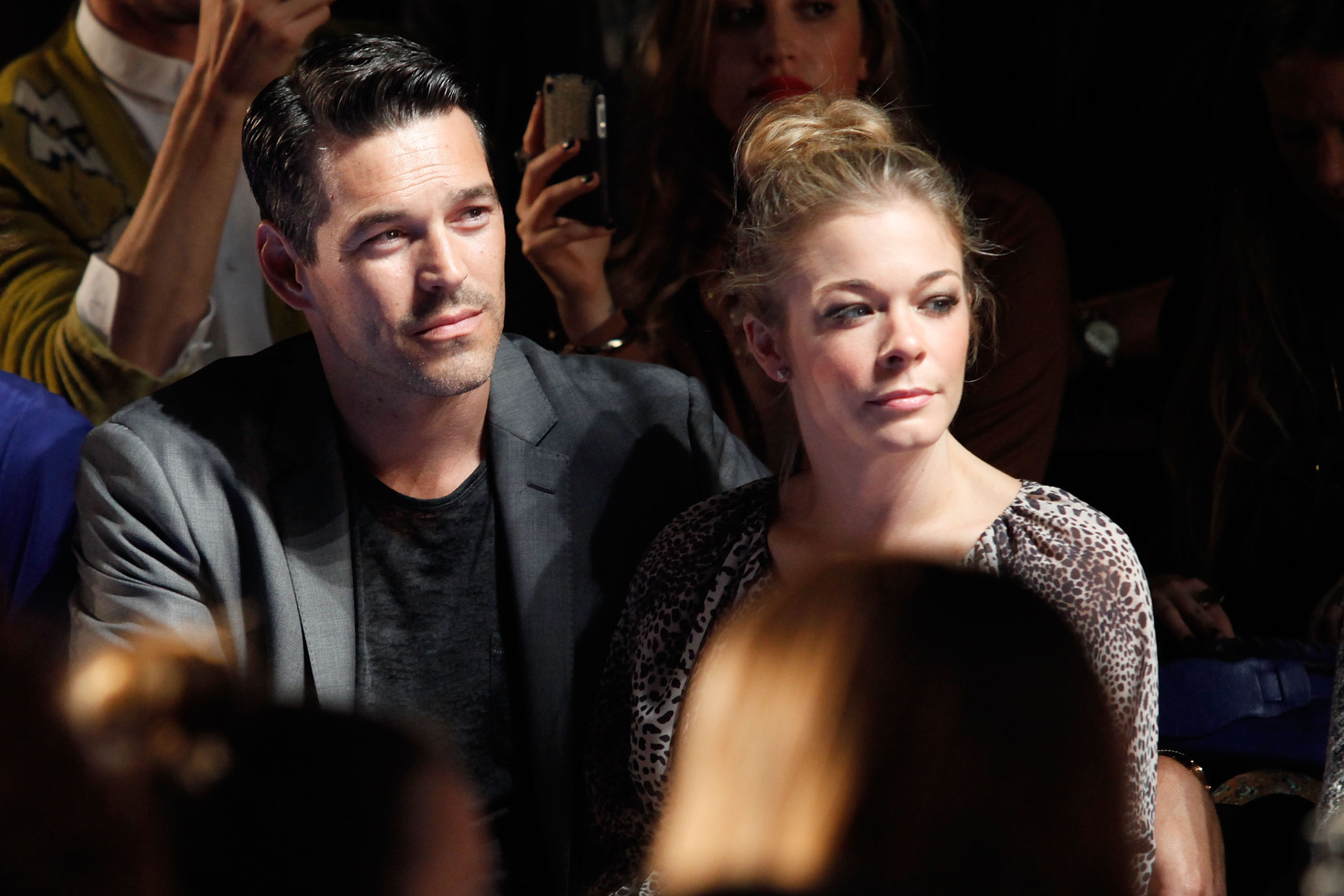 Der 90er-Jahre-Schwarm und Leann Rimes bei der Monique Lhuillier Spring 2012 Modenschau während der Mercedes-Benz Fashion Week am 10. September 2011 in New York. | Quelle: Getty Images