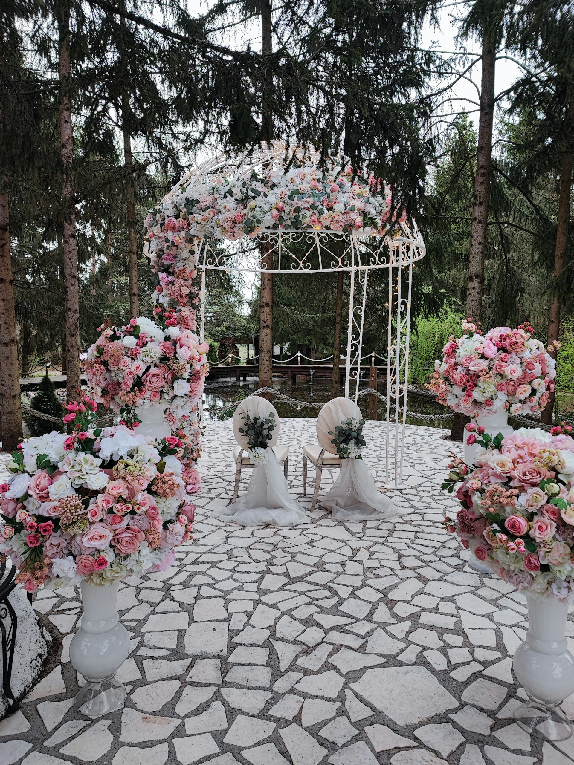 Eine traumhafte Hochzeit im Freien | Quelle: Unsplash