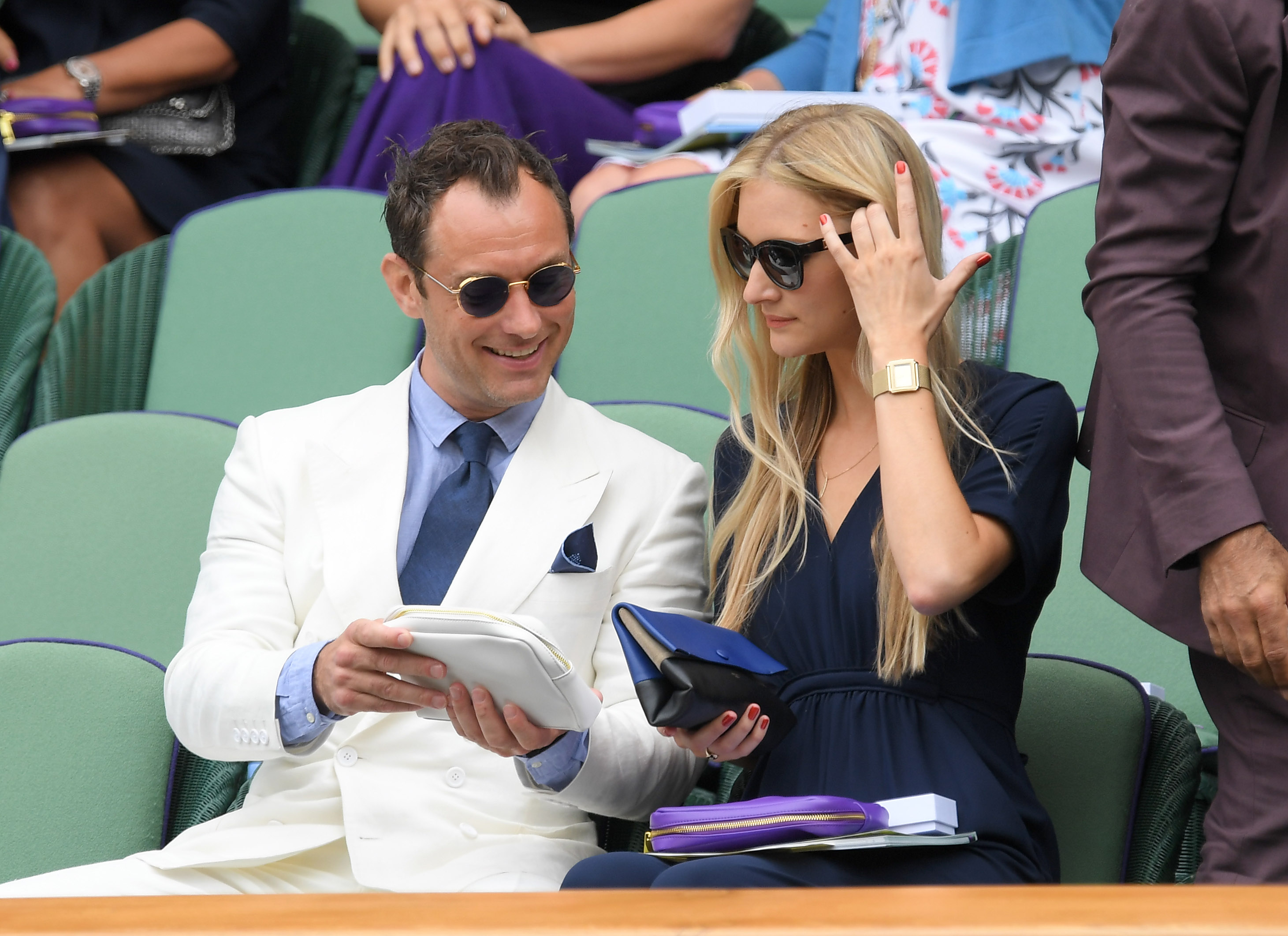 Jude Law und Phillipa Coan besuchen Tag elf der Wimbledon Tennis Championships in Wimbledon in London, England, am 8. Juli 2016 | Quelle: Getty Images