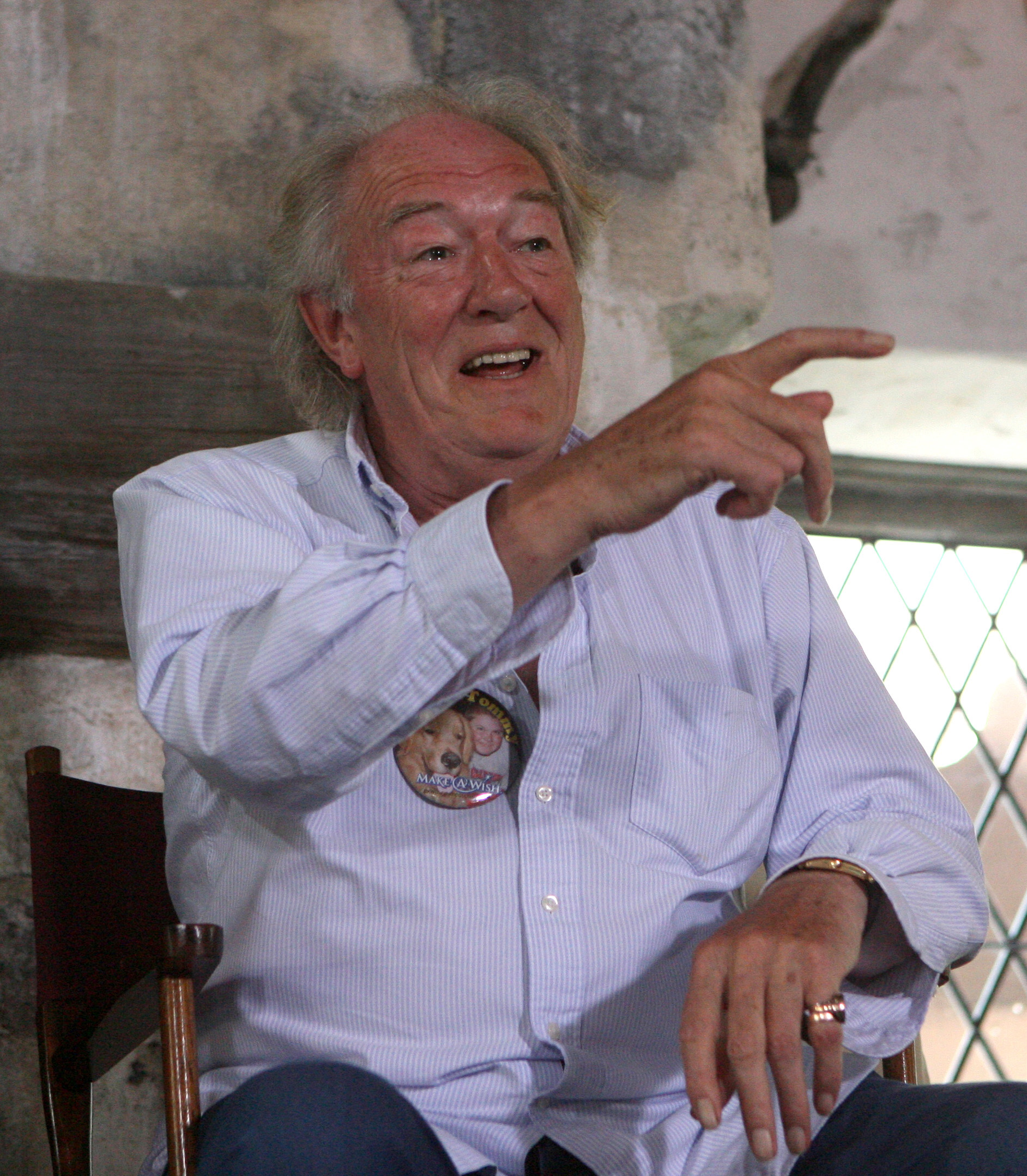 Michael Gambon spricht zu den Medien während eines Treffens der Schauspieler der "Harry Potter"-Filmreihe in Universal Orlando's Wizarding World am 17. Juni 2010 in Orlando, Florida | Quelle: Getty Images