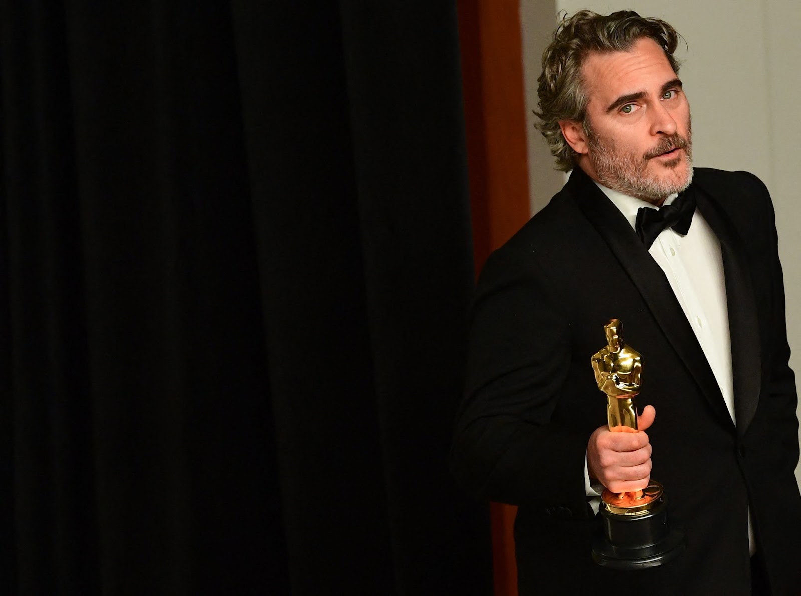 Bei der 92. Verleihung der Academy Awards am 9. Februar 2020 hielt Joaquin Phoenix eine denkwürdige Rede, in der er sich mit der ihm eigenen Tiefe und Aufrichtigkeit für einen sozialen Wandel einsetzte. | Quelle: Getty Images