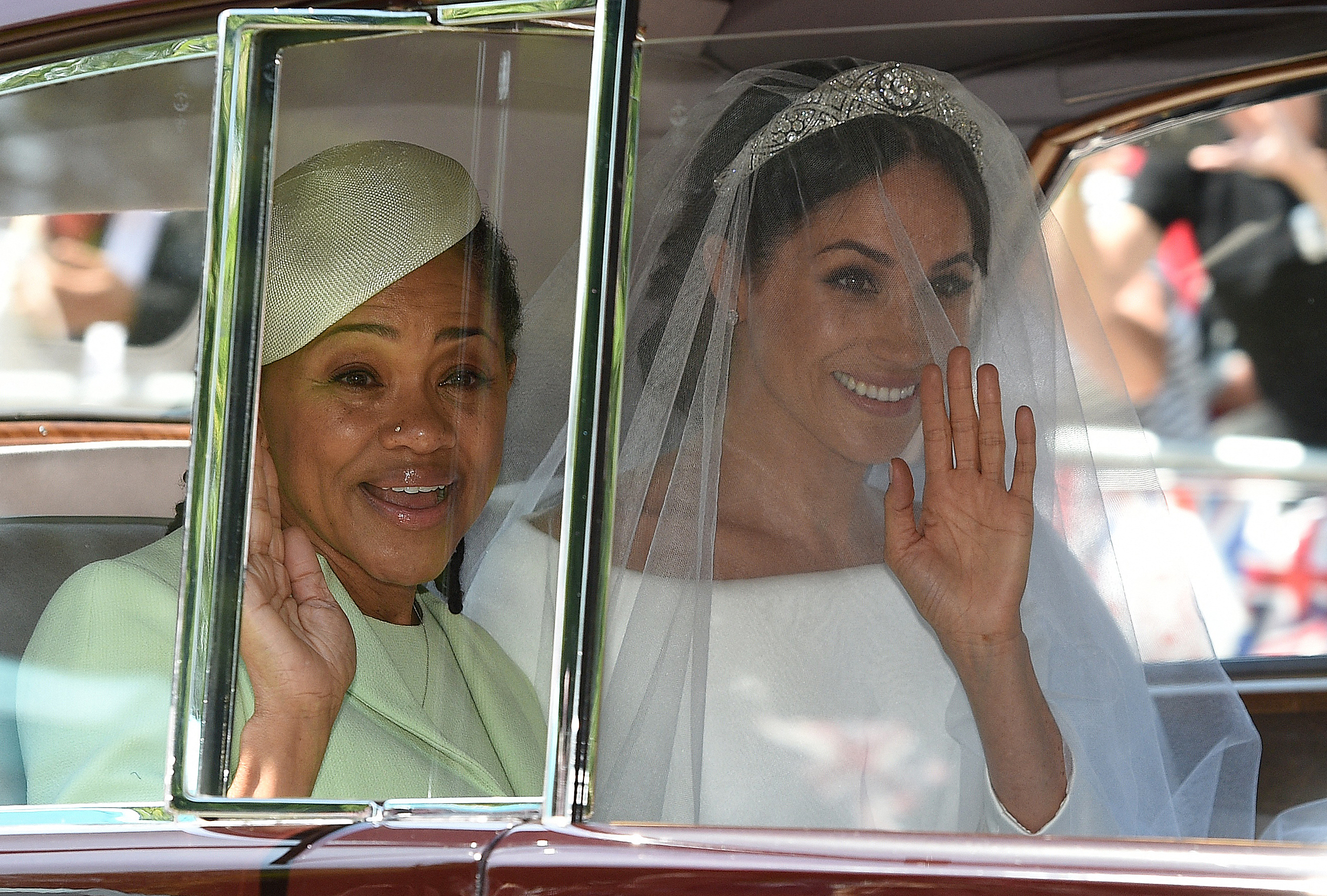 Meghan Markle kam zu ihrer königlichen Hochzeit in Begleitung ihrer Mutter Doria Ragland, die aus Kalifornien angereist war, um ihre Tochter zu unterstützen. Da Meghans Vater nicht dabei war, war Doria das einzige Mitglied ihrer engsten Familie, das bei der Zeremonie anwesend war und einen der wichtigsten Momente im Leben ihrer Tochter miterlebte. | Quelle: Getty Images