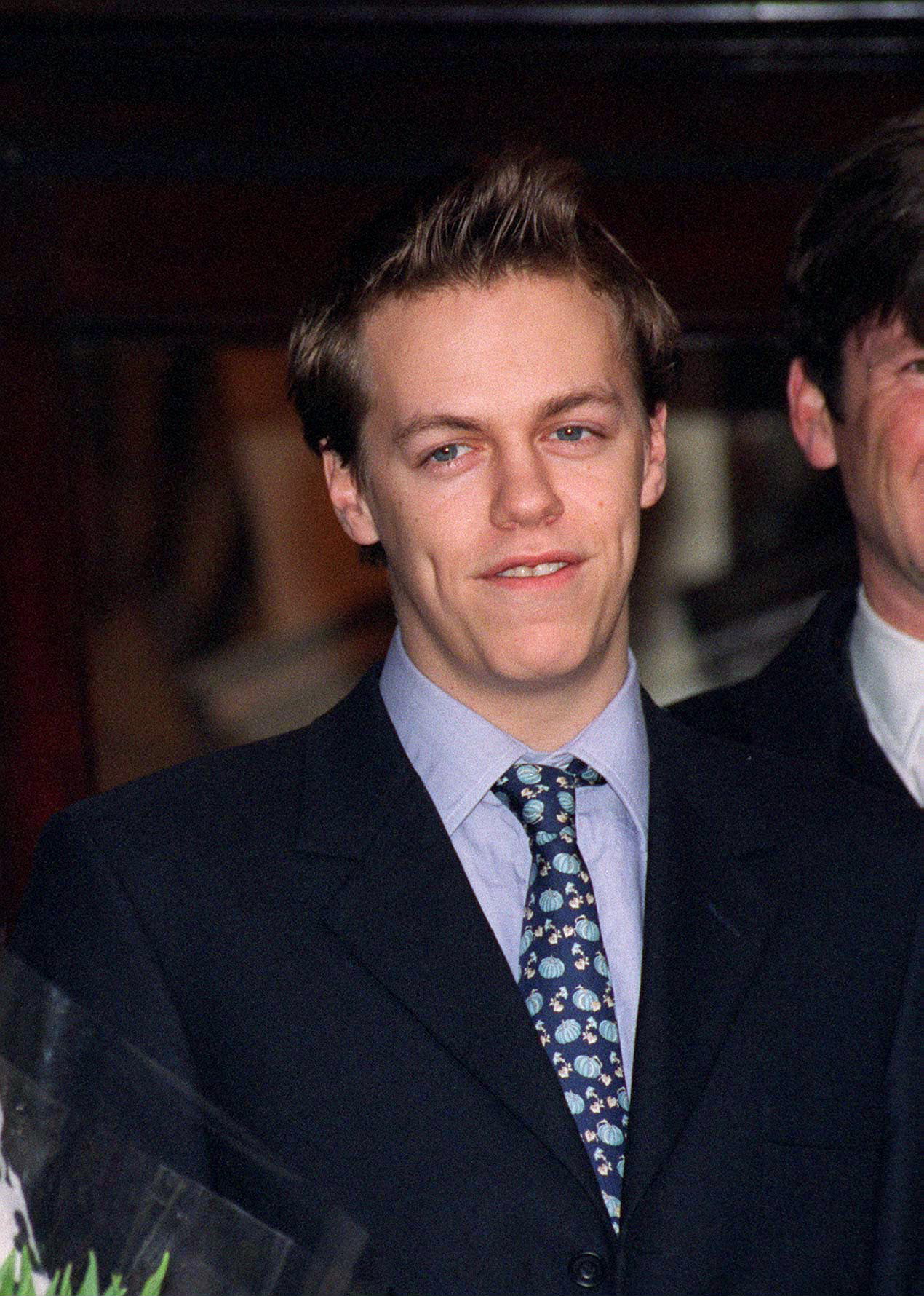 Das Foto zeigt den Jungen bei der Hochzeit seines Vaters am 7. Februar 1996. | Quelle: Getty Images
