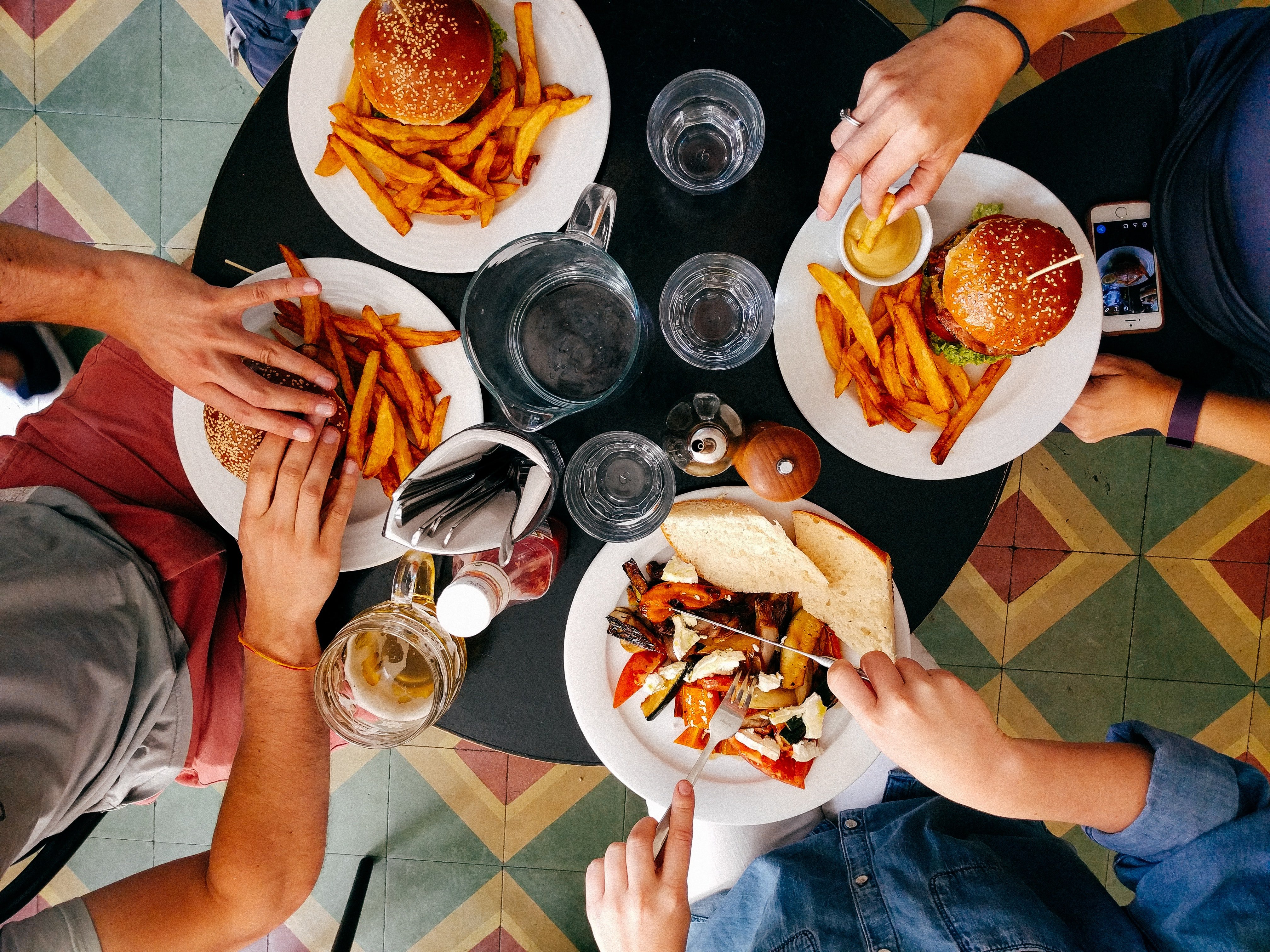 Luke merkte, dass es nicht einfach war, in einem Diner zu arbeiten. | Foto: Unsplash