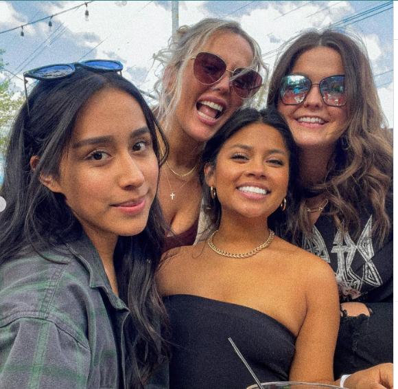 Yolanda Diaz mit Freundinnen während ihres Junggesellinnenabschieds | Quelle: Instagram.com/yolandaadiazznich