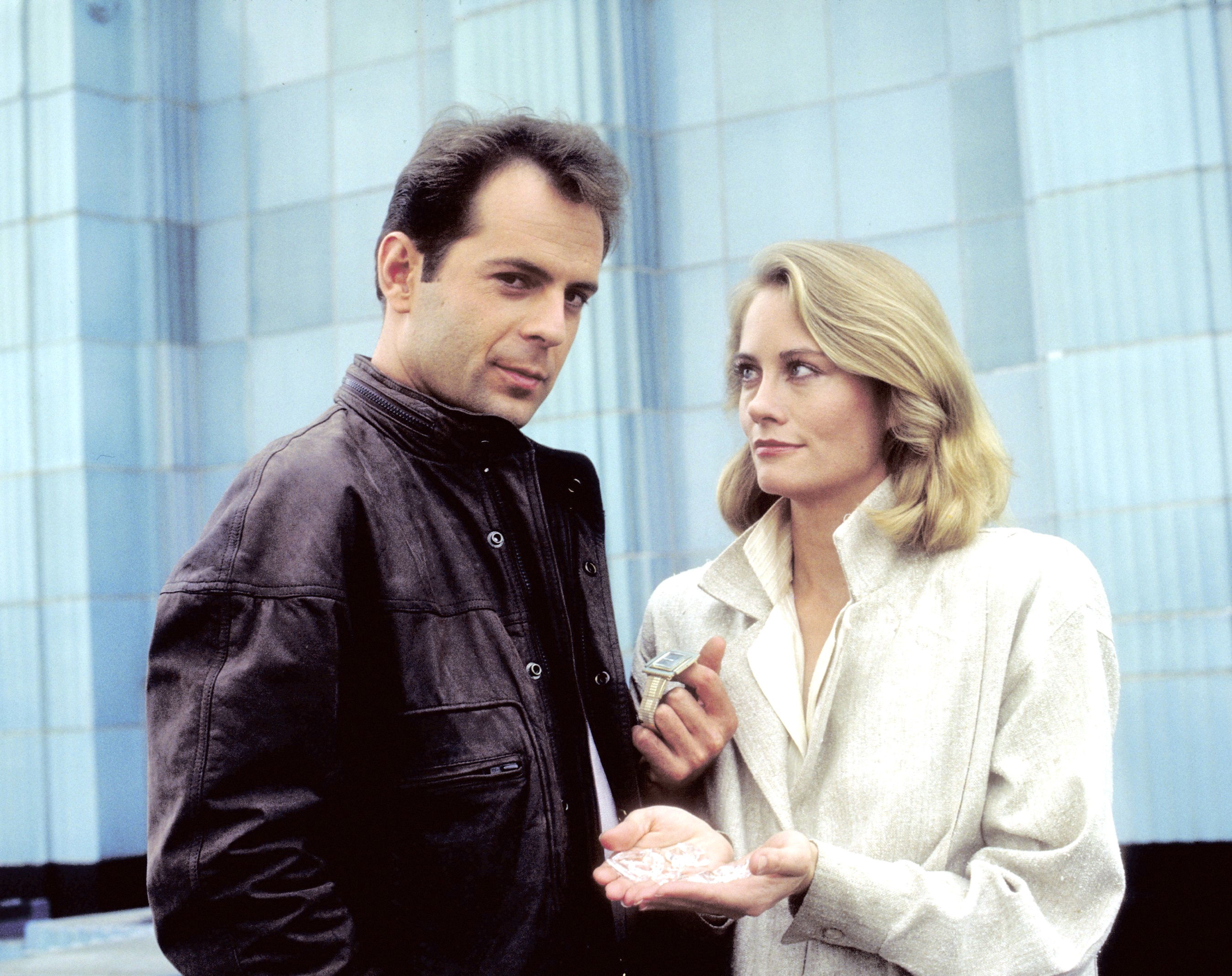 Bruce Willis und Cybill Shepherd für den Pilotfilm von "Moonlighting" im Jahr 1985 | Quelle: Getty Images