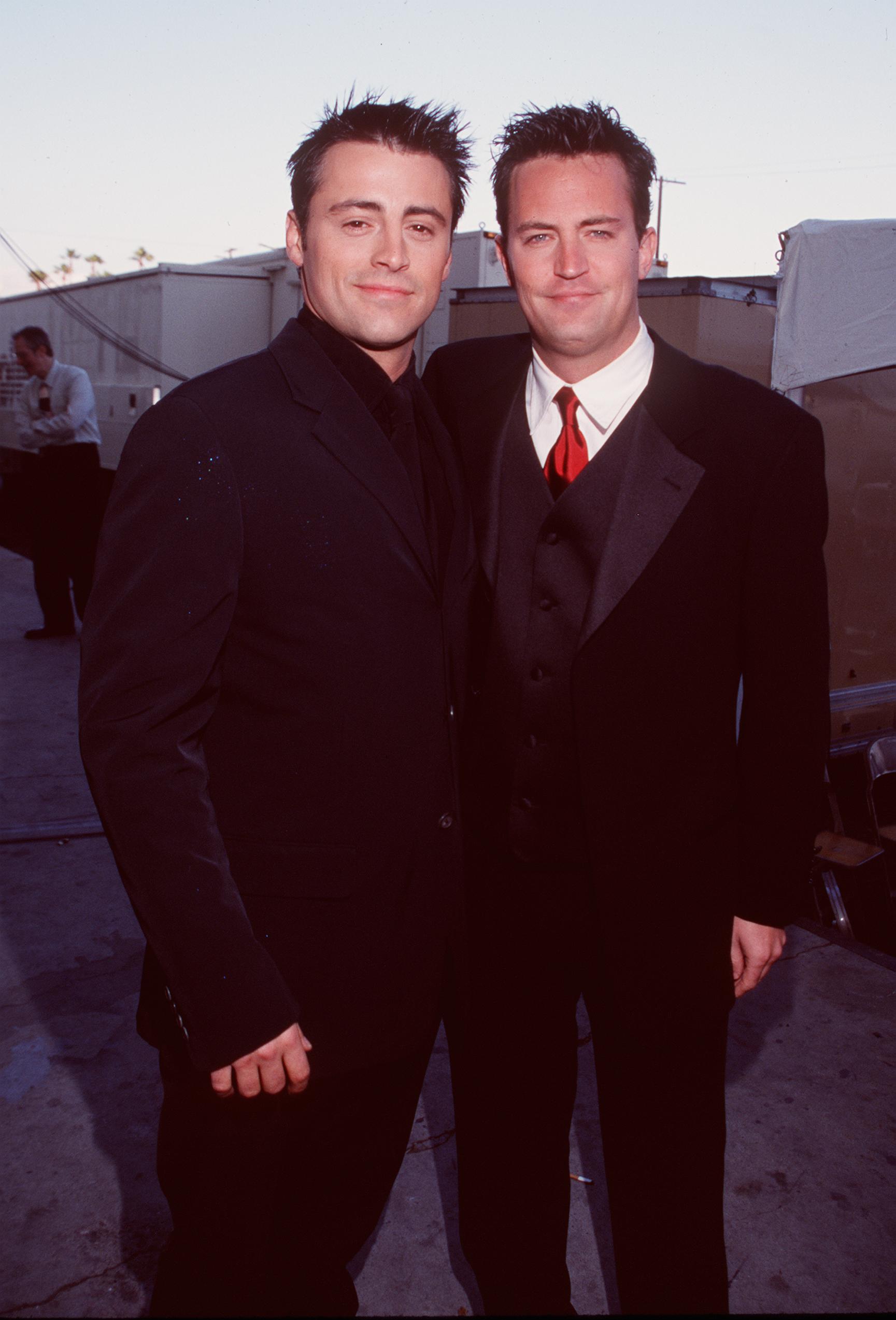 Matt LeBlanc und Matthew Perry bei den 5th Annual Screen Actors Guild Awards in Los Angeles, Kalifornien am 7. März 1999 | Quelle: Getty Images