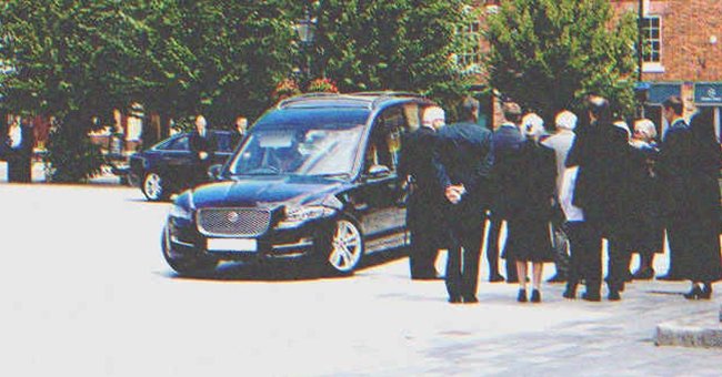 Eine Beerdigung | Quelle: Shutterstock