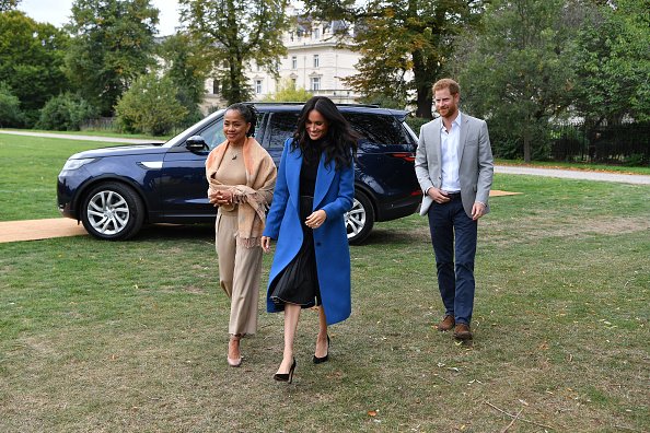 Doria Ragland, Prinz Harry und Meghan Markle, London, 2018 | Quelle: Getty Images