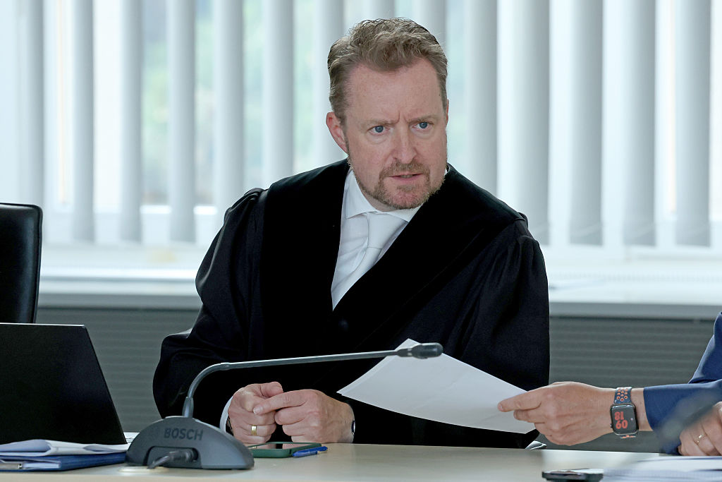 12. Juni 2026, Mecklenburg-Vorpommern, Rostock: Harald Nowack, Oberstaatsanwalt, im Gerichtssaal des Landgerichts vor der Fortsetzung des Mordprozesses im Fall Fabian. | Quelle: Getty Images