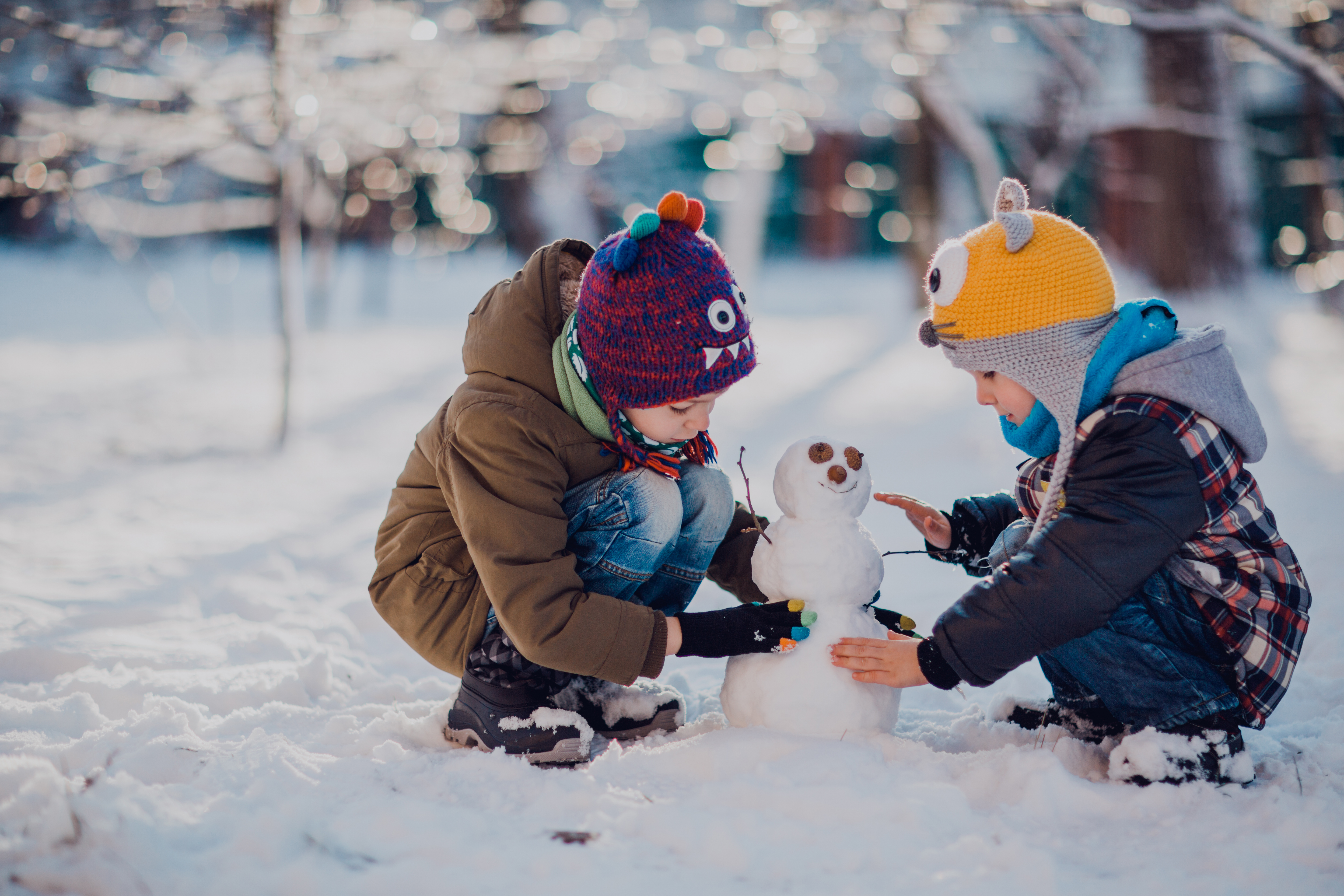 Kinder spielen im Freien | Quelle: Shutterstock