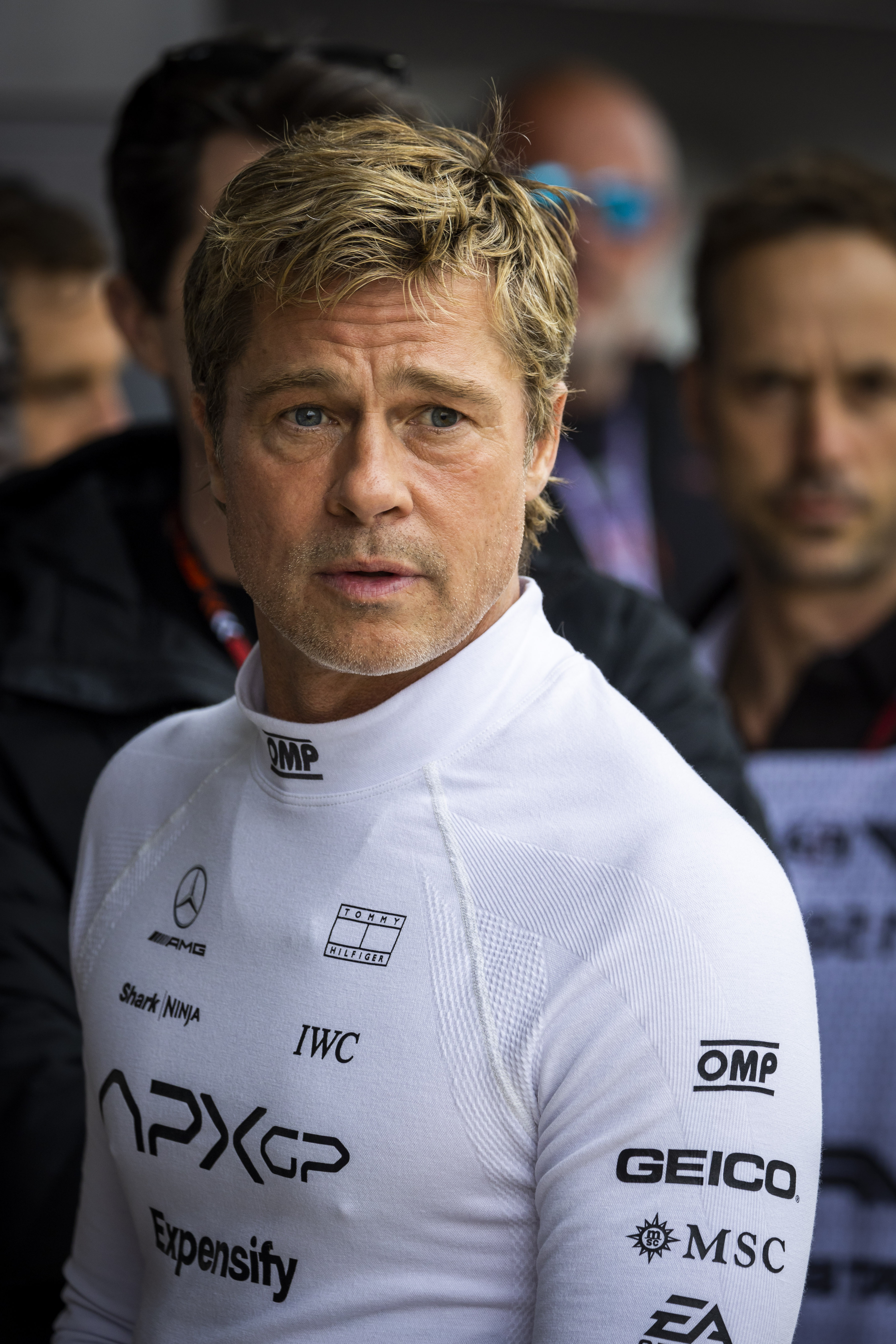 Brad Pitt bei den Dreharbeiten zu seinem neuen Film beim Formel 1 Grand Prix von Großbritannien am 5. Juli 2024 in Northampton, England. | Quelle: Getty Images