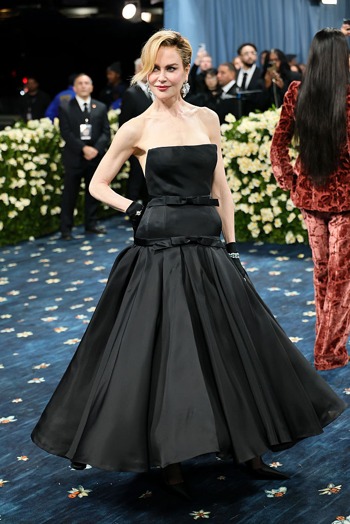 Nicole Kidman nimmt an der Met Gala 2025 im Metropolitan Museum of Art in New York City am 5. Mai teil, die unter dem Motto „Superfine: Tailoring Black Style“ stand.