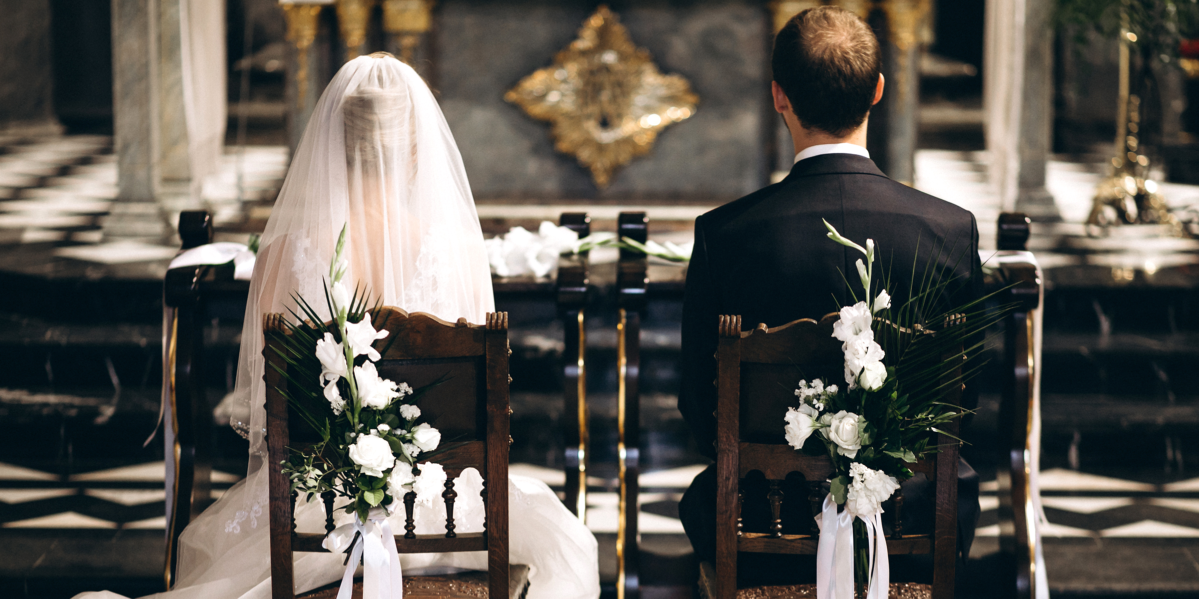 Braut und Bräutigam an ihrem Hochzeitstag | Quelle: Shutterstock