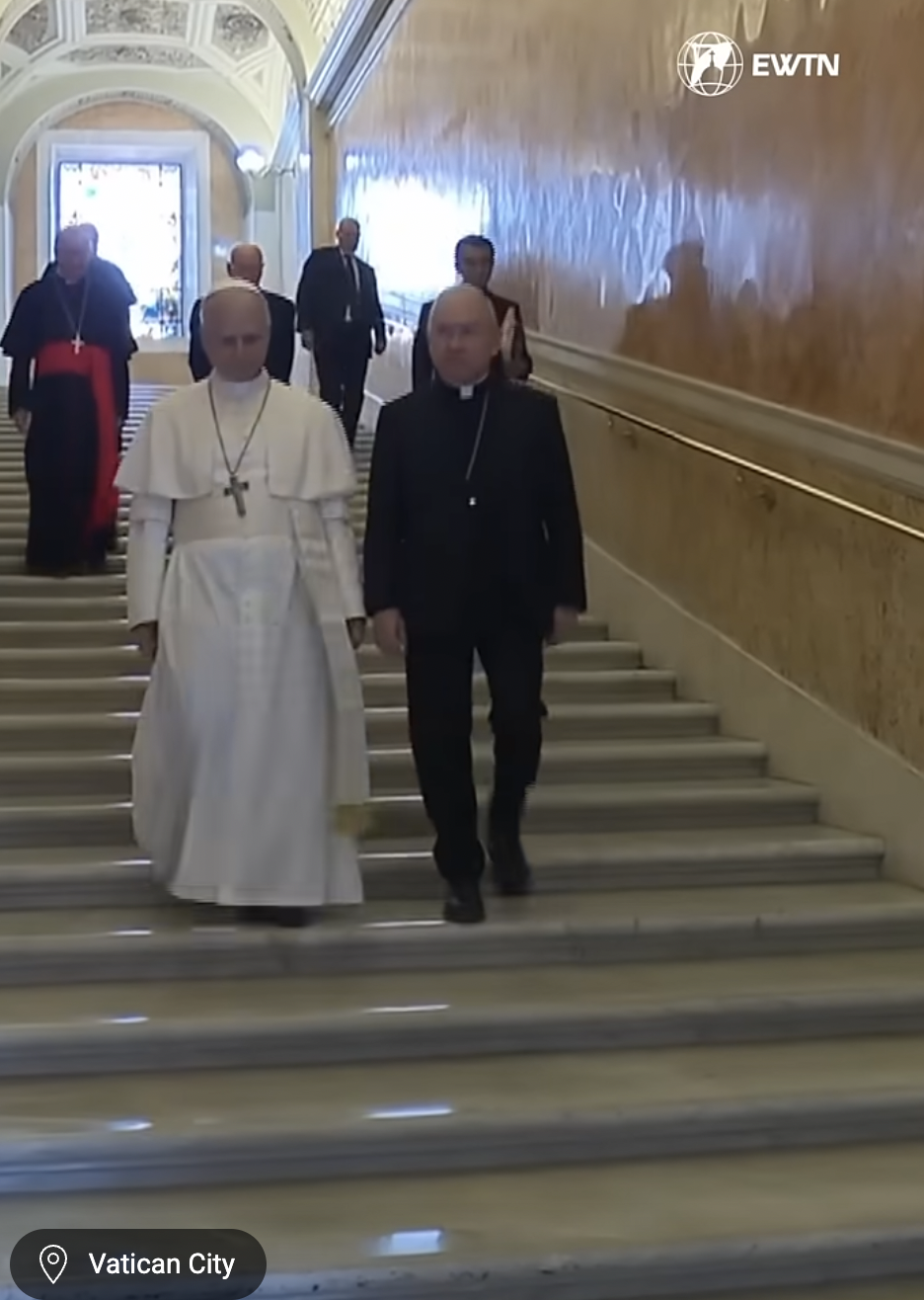 Papst Leo XIV. beim Besuch der päpstlichen Wohnung im Apostolischen Palast aus einem Video vom 12. Mai 2025. | Quelle: YouTube/EWTNcatholictv