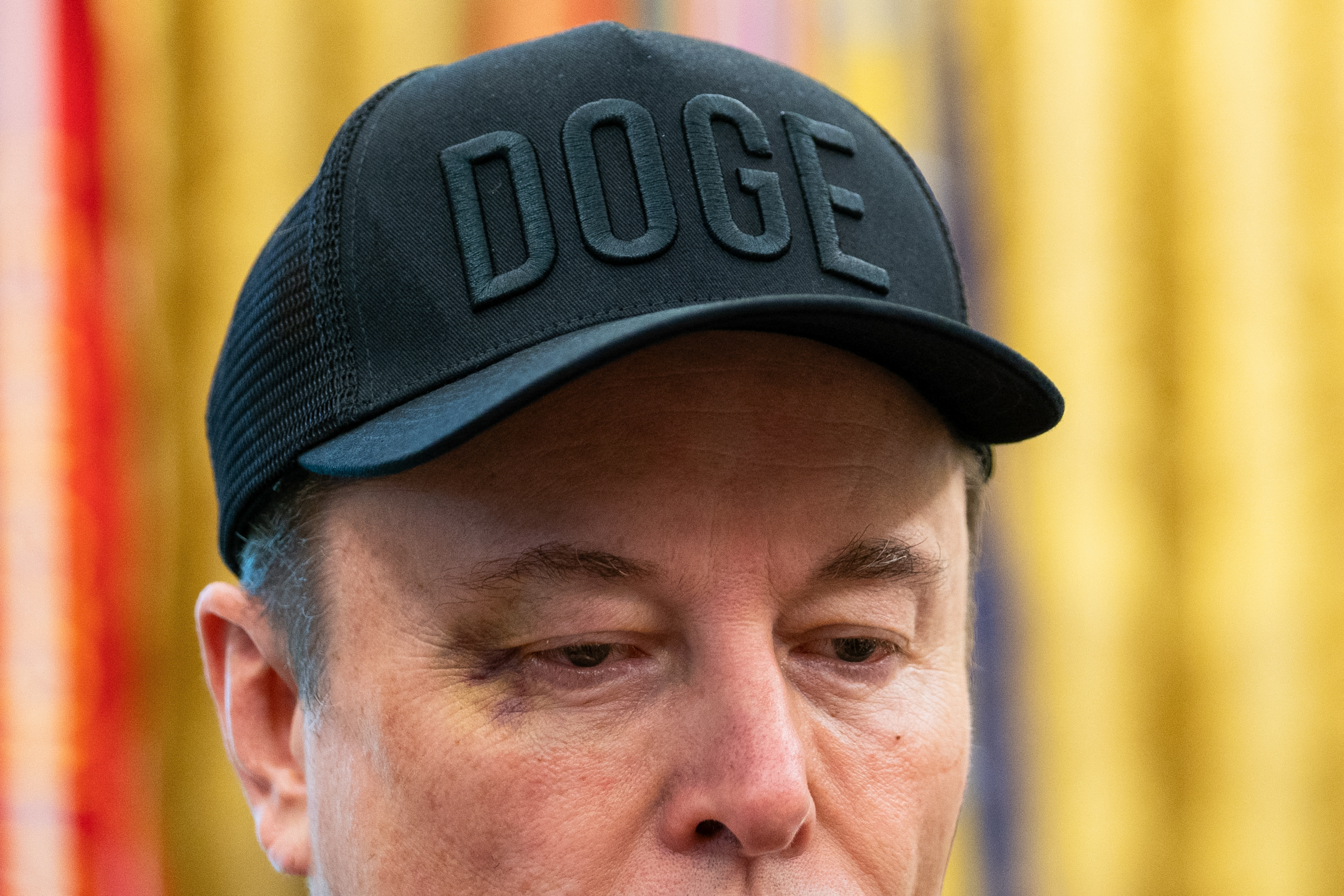 Als er sich von seinem Regierungsamt verabschiedete, stand nicht seine Politik im Mittelpunkt, sondern sein zerschlagenes Gesicht.